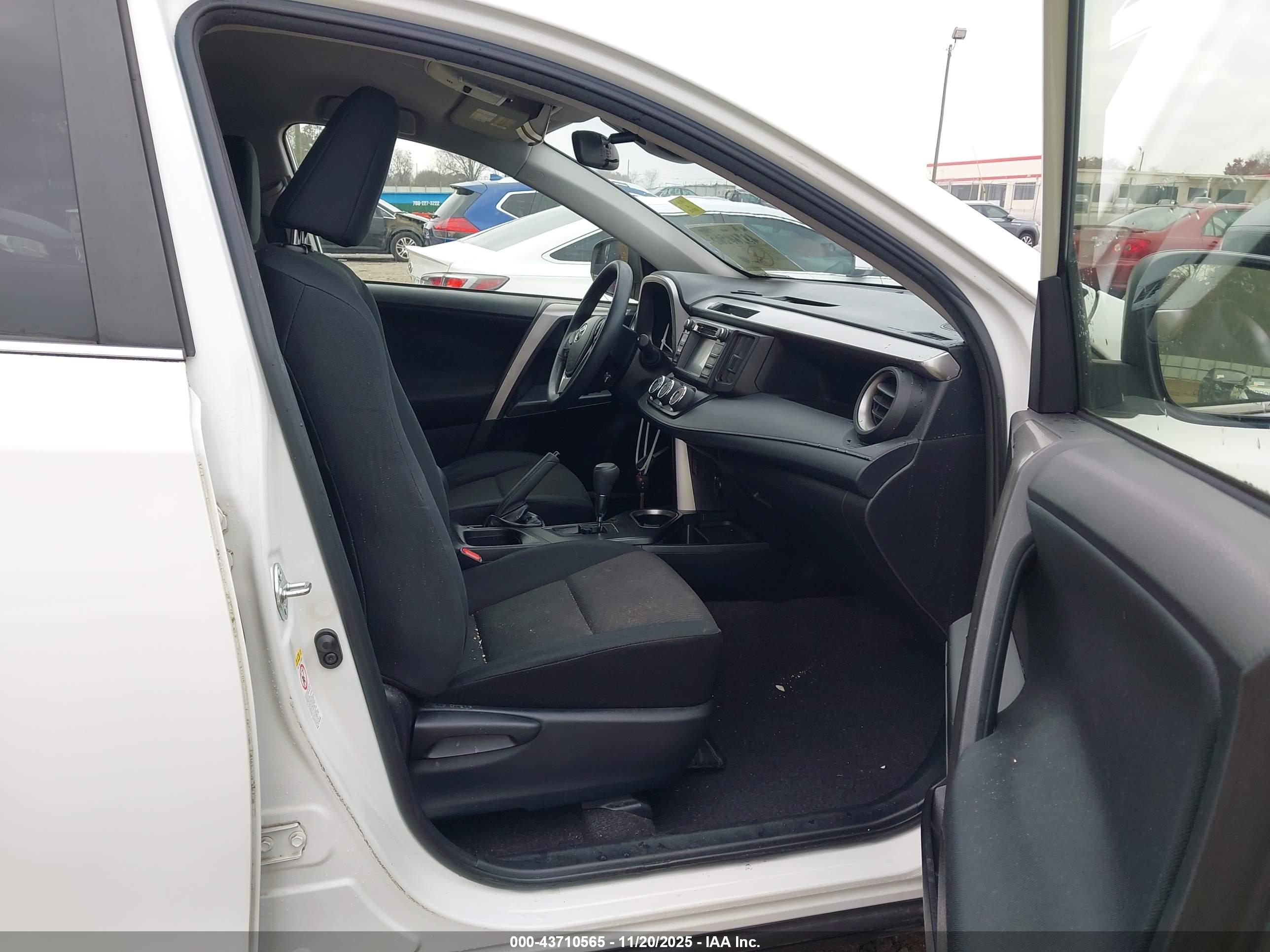 TOYOTA RAV4 image 5