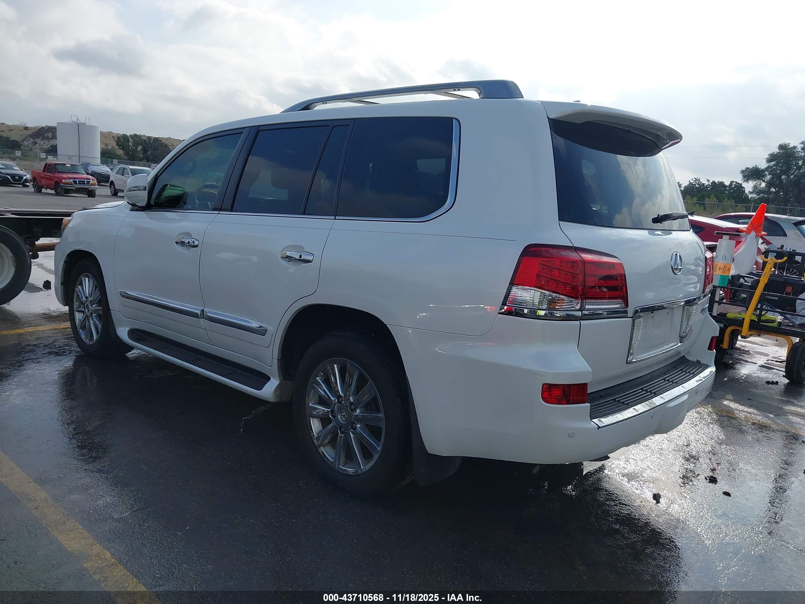 LEXUS LX image 3