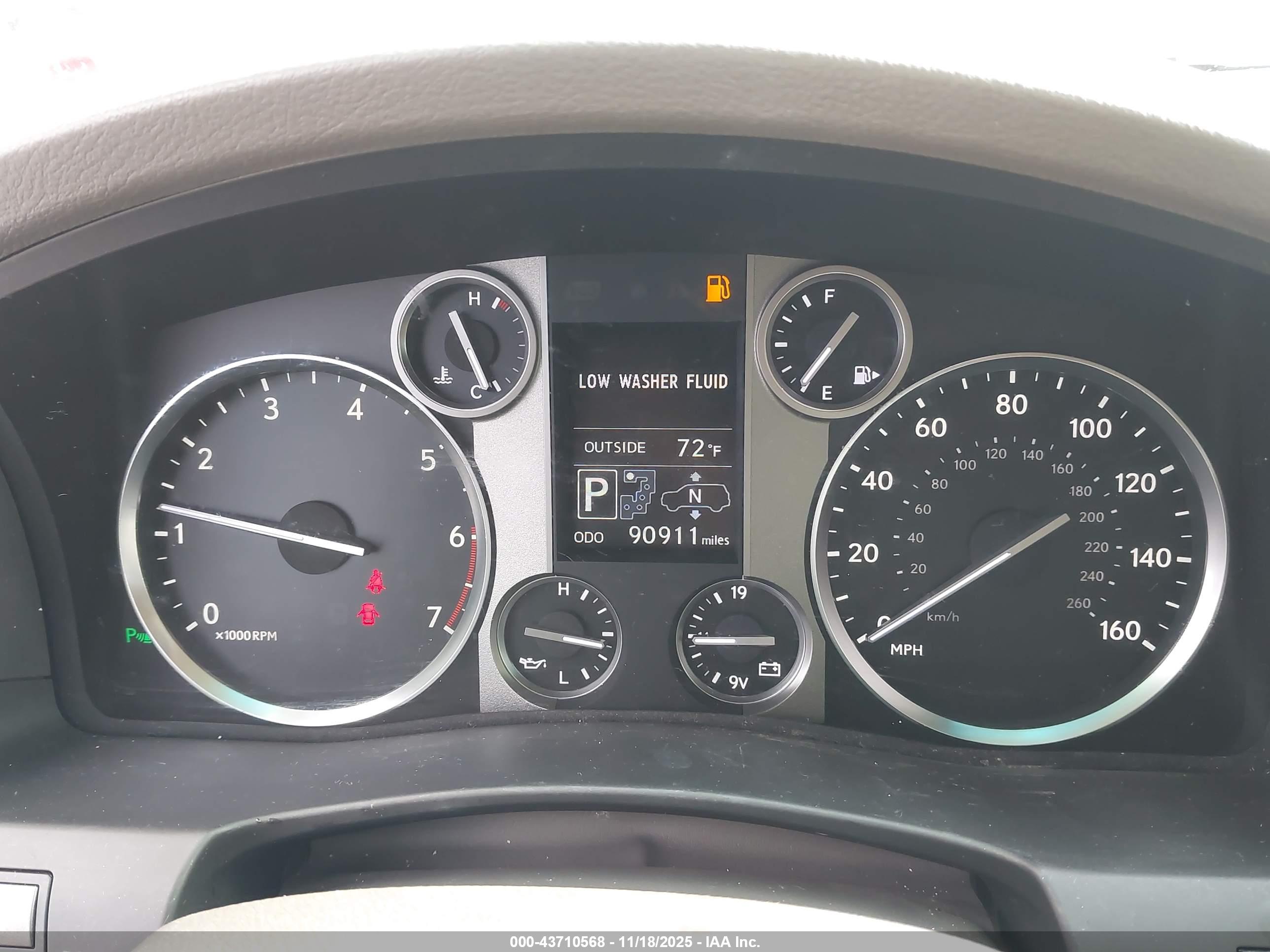 LEXUS LX image 7