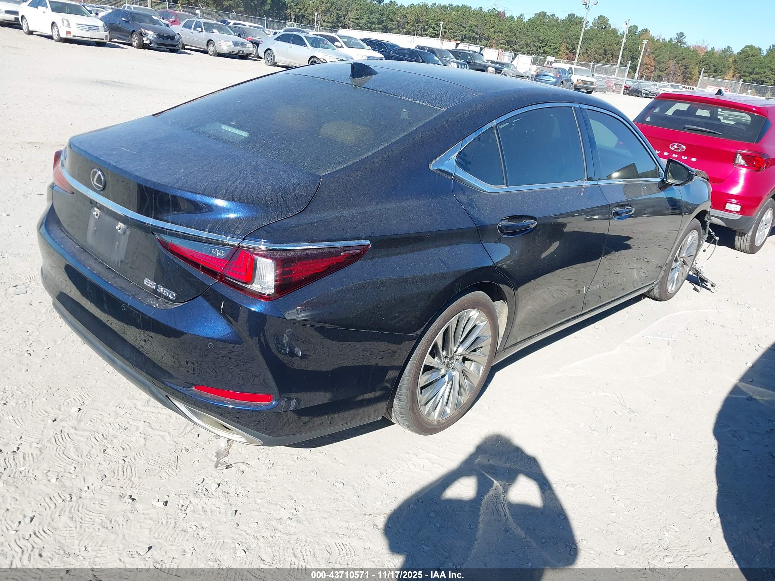 LEXUS ES image 4