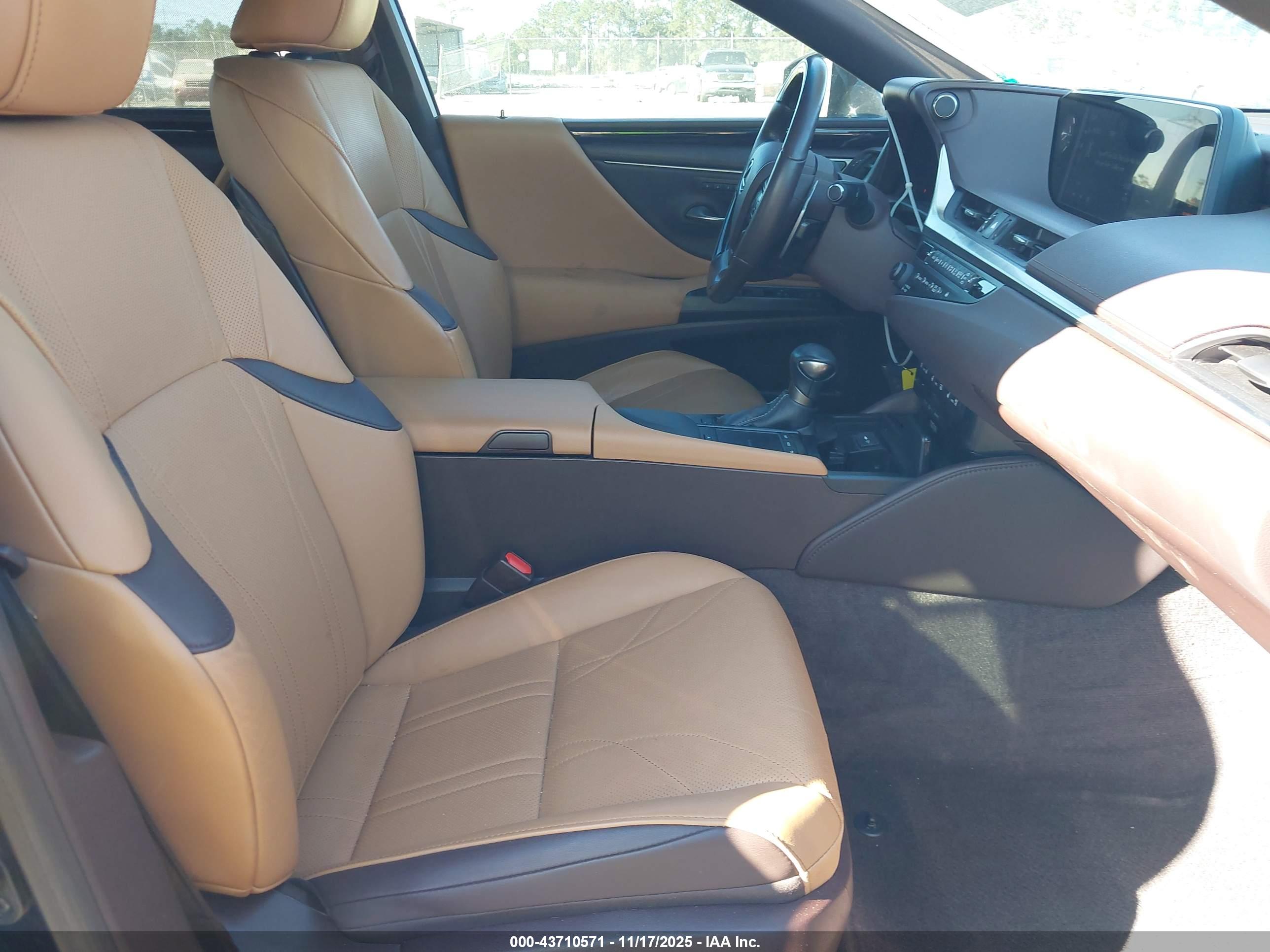 LEXUS ES image 5