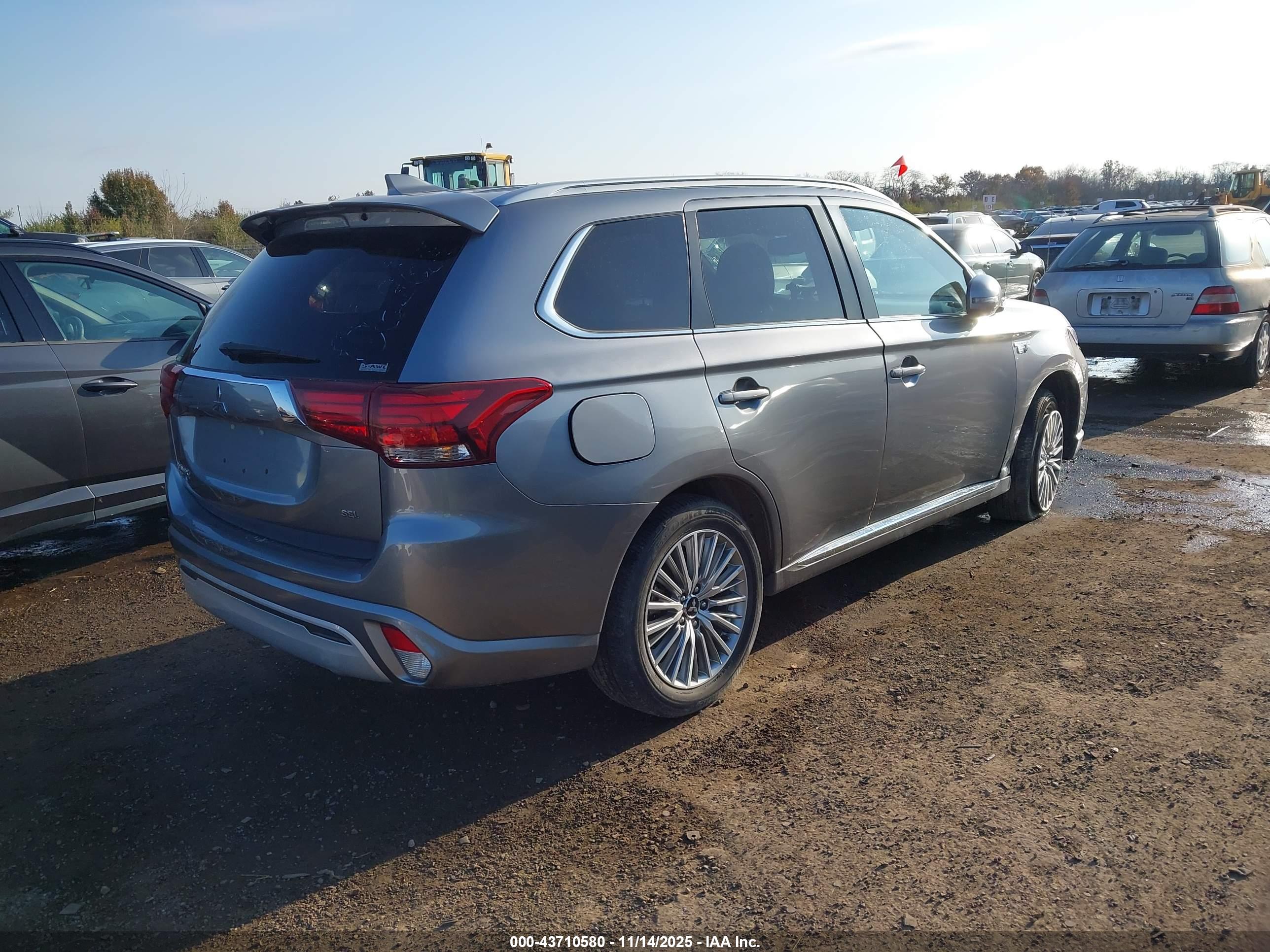 MITSUBISHI OUTLANDER image 4