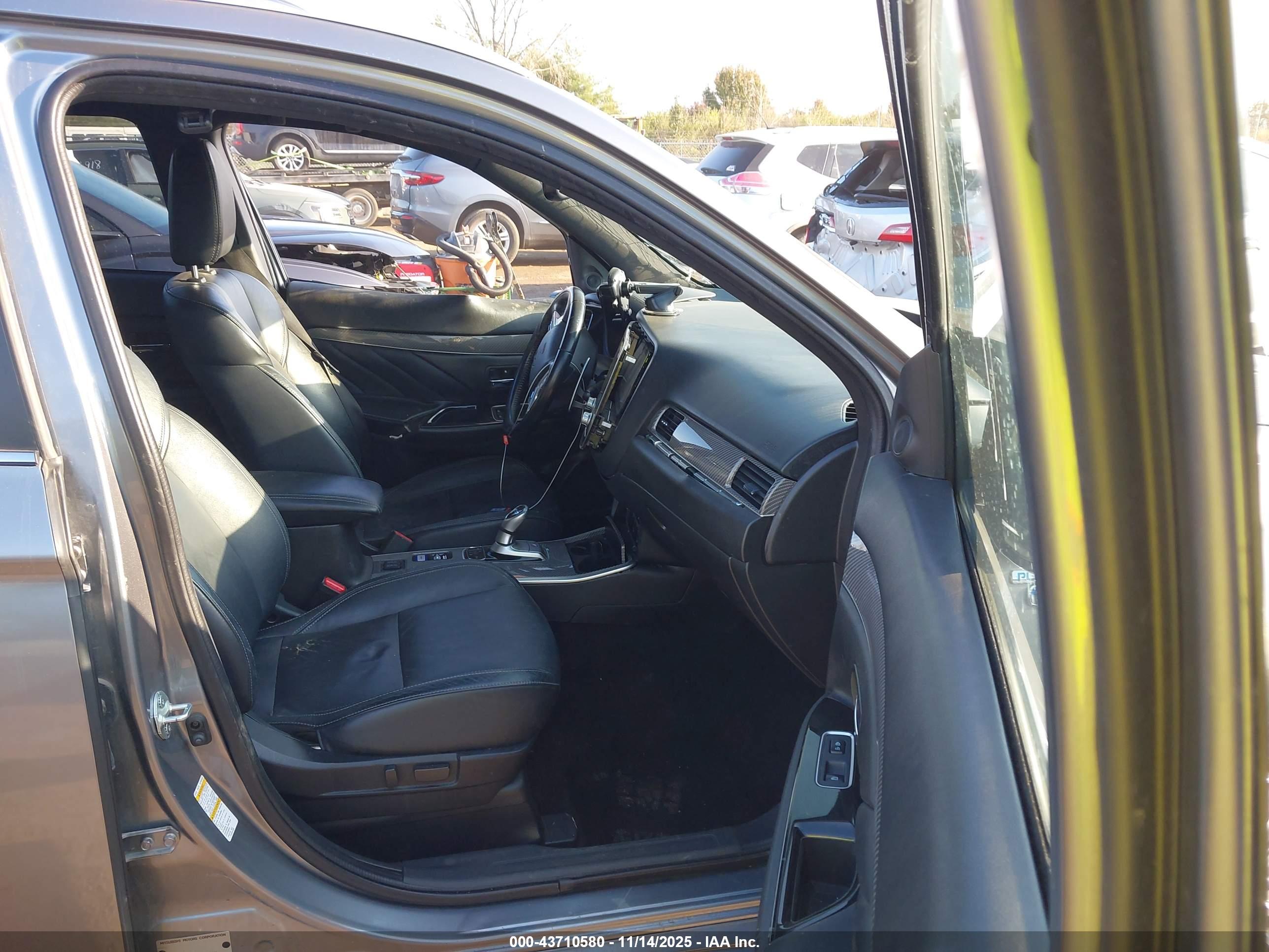 MITSUBISHI OUTLANDER image 5