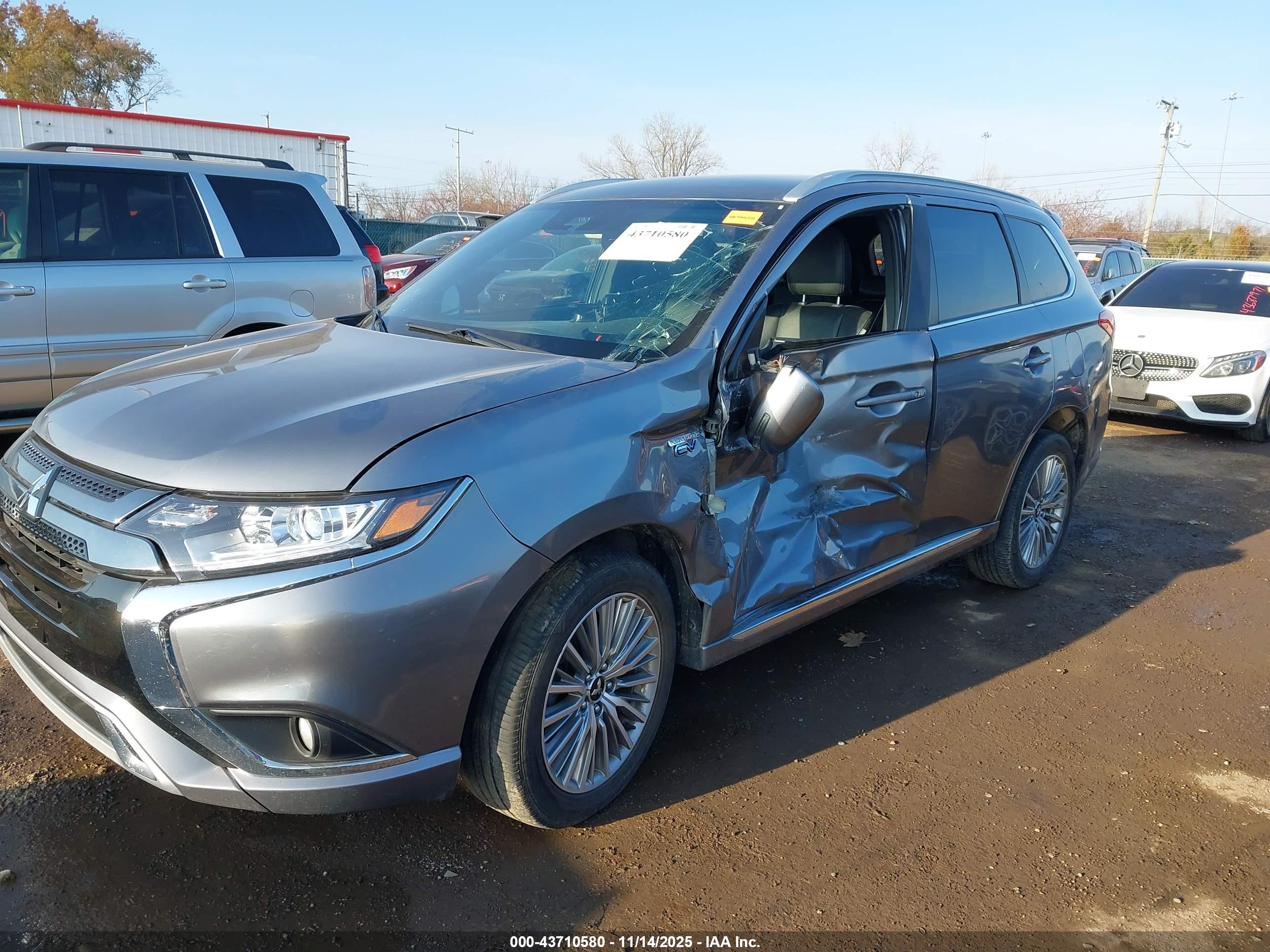 MITSUBISHI OUTLANDER image 6