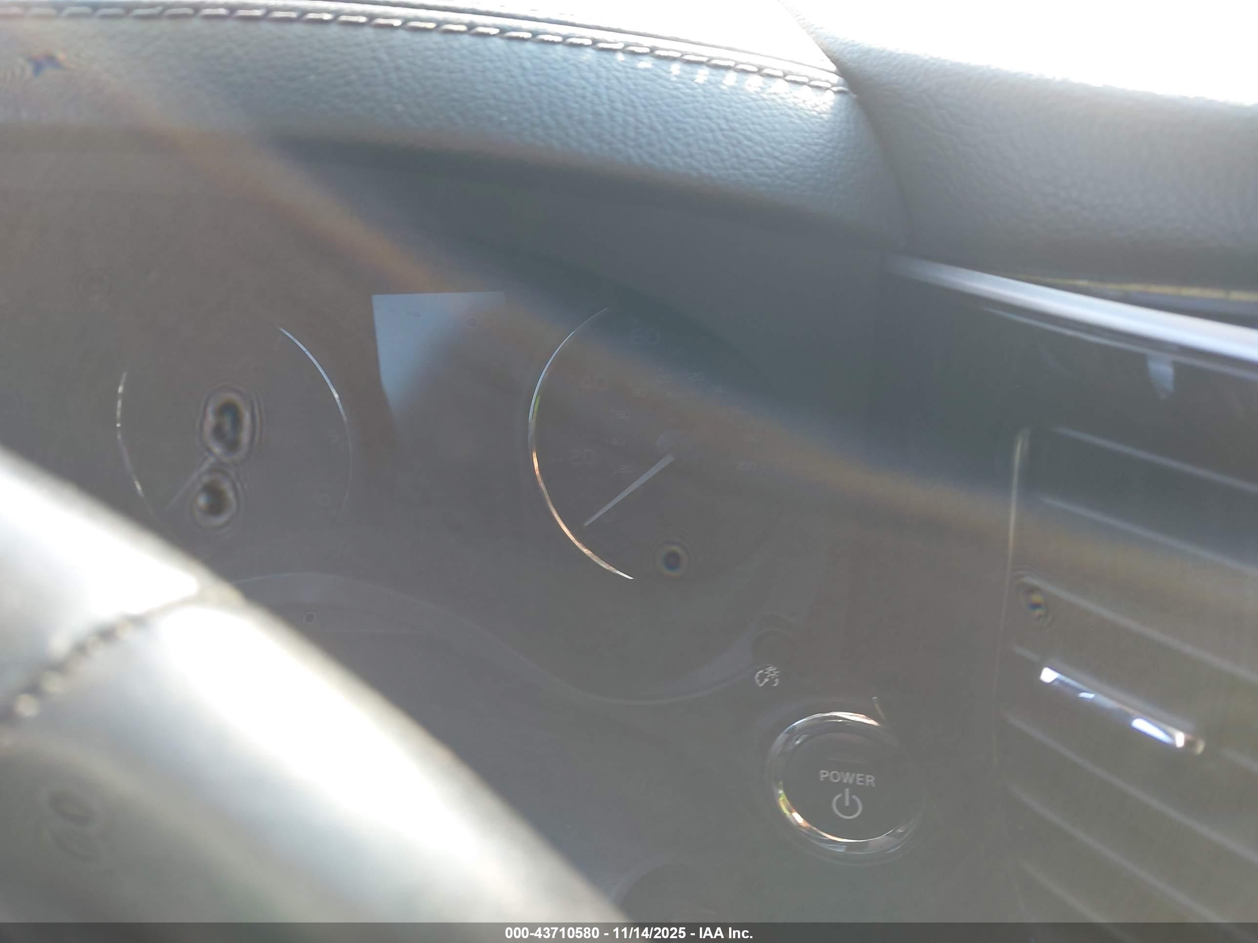 MITSUBISHI OUTLANDER image 7