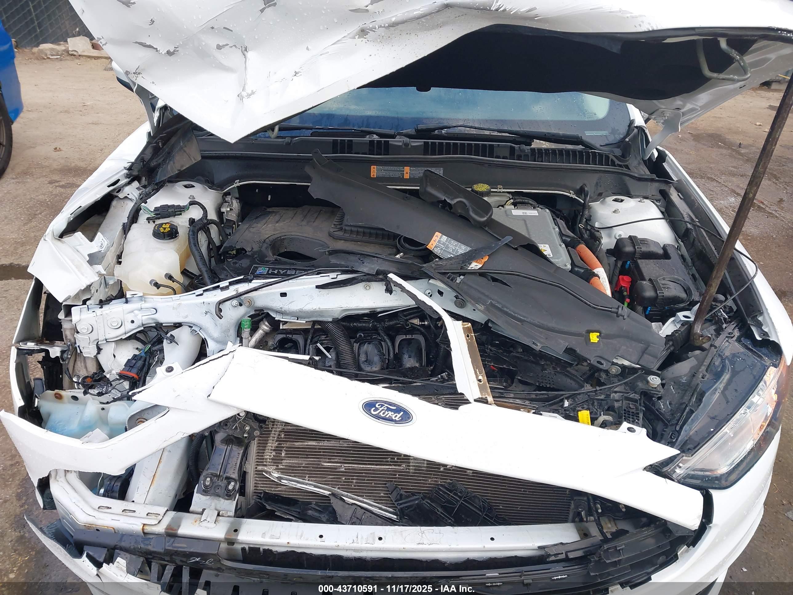 FORD FUSION image 10