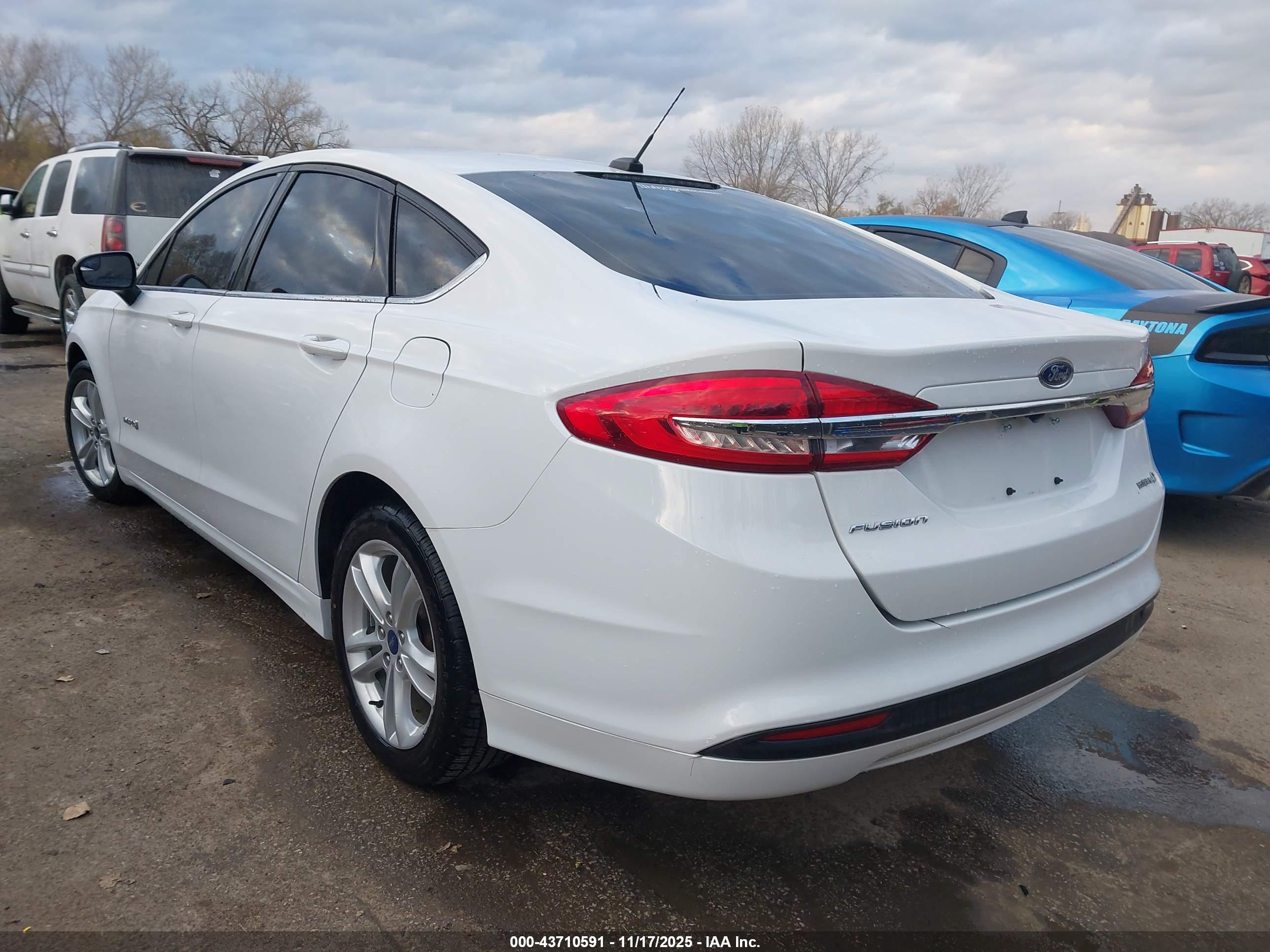 FORD FUSION image 3