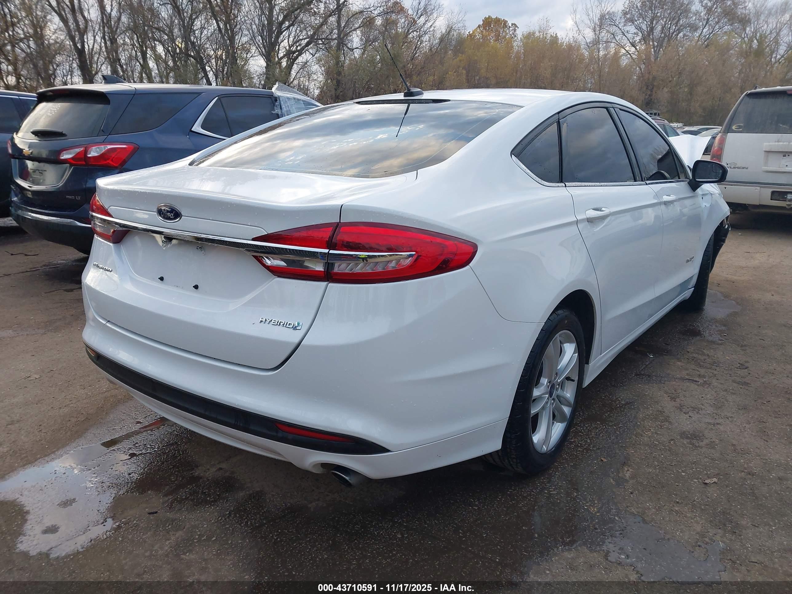 FORD FUSION image 4