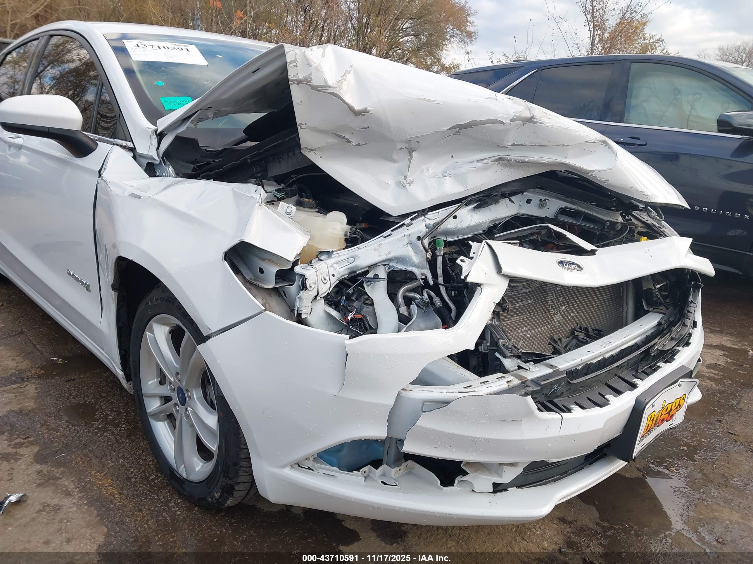 FORD FUSION image 6