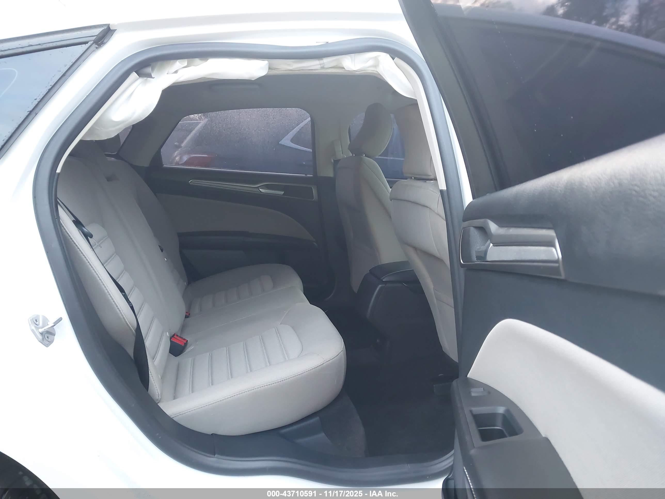 FORD FUSION image 8