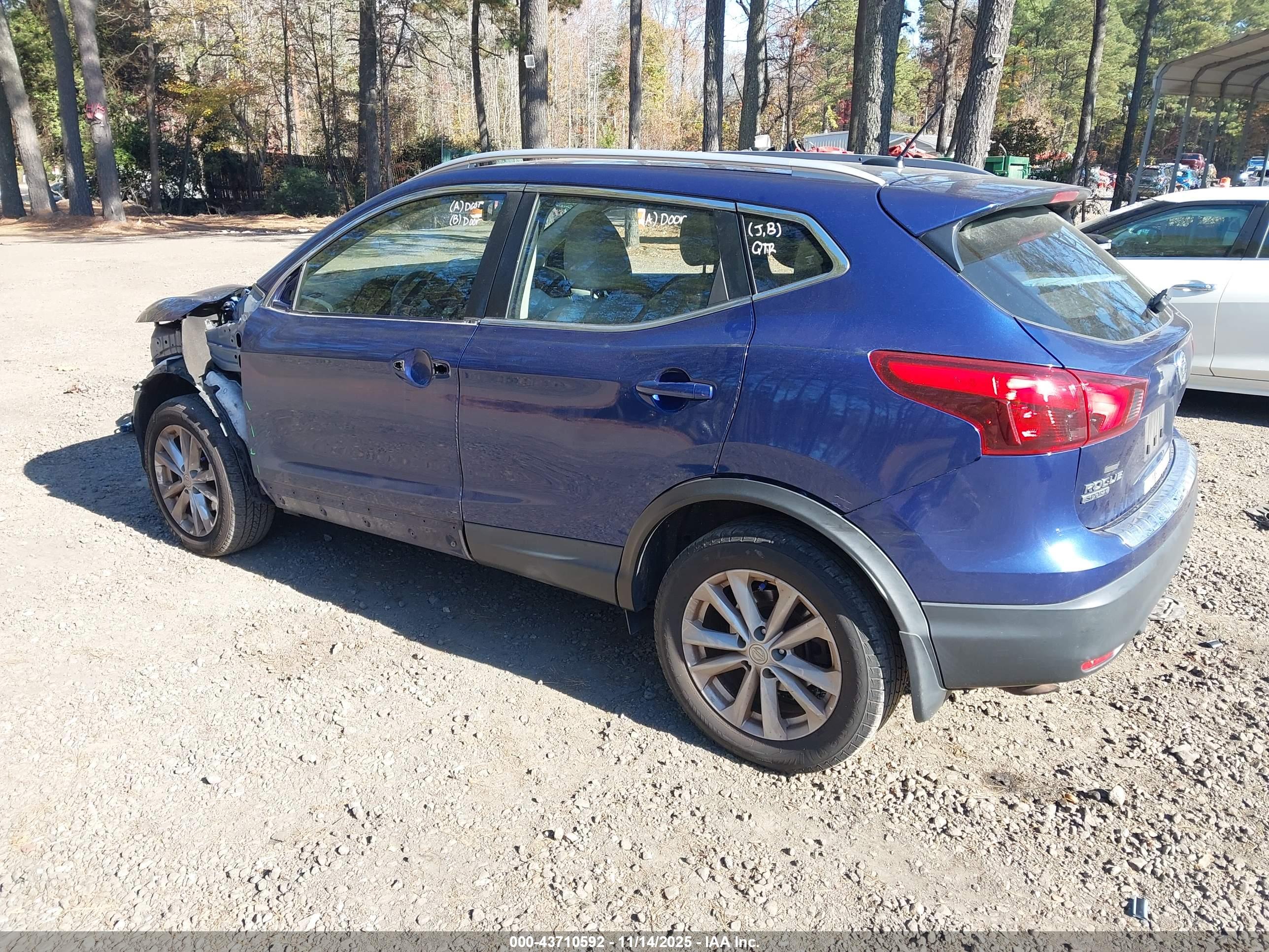 NISSAN ROGUE image 3