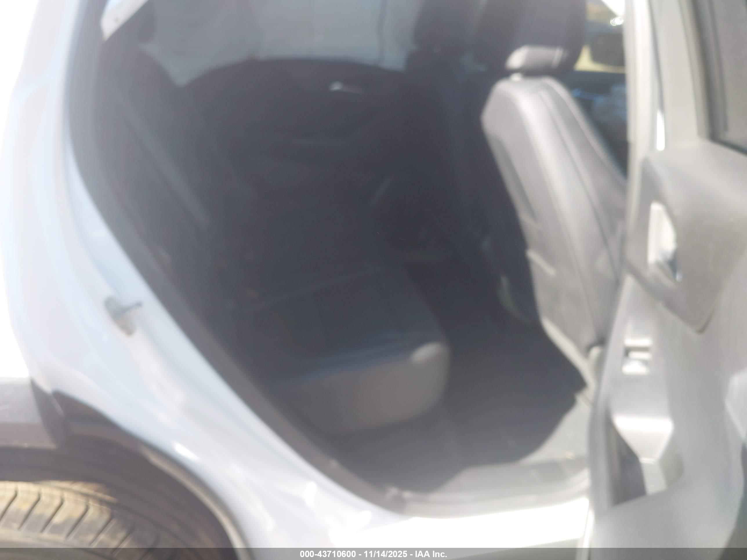 CHEVROLET EQUINOX image 8