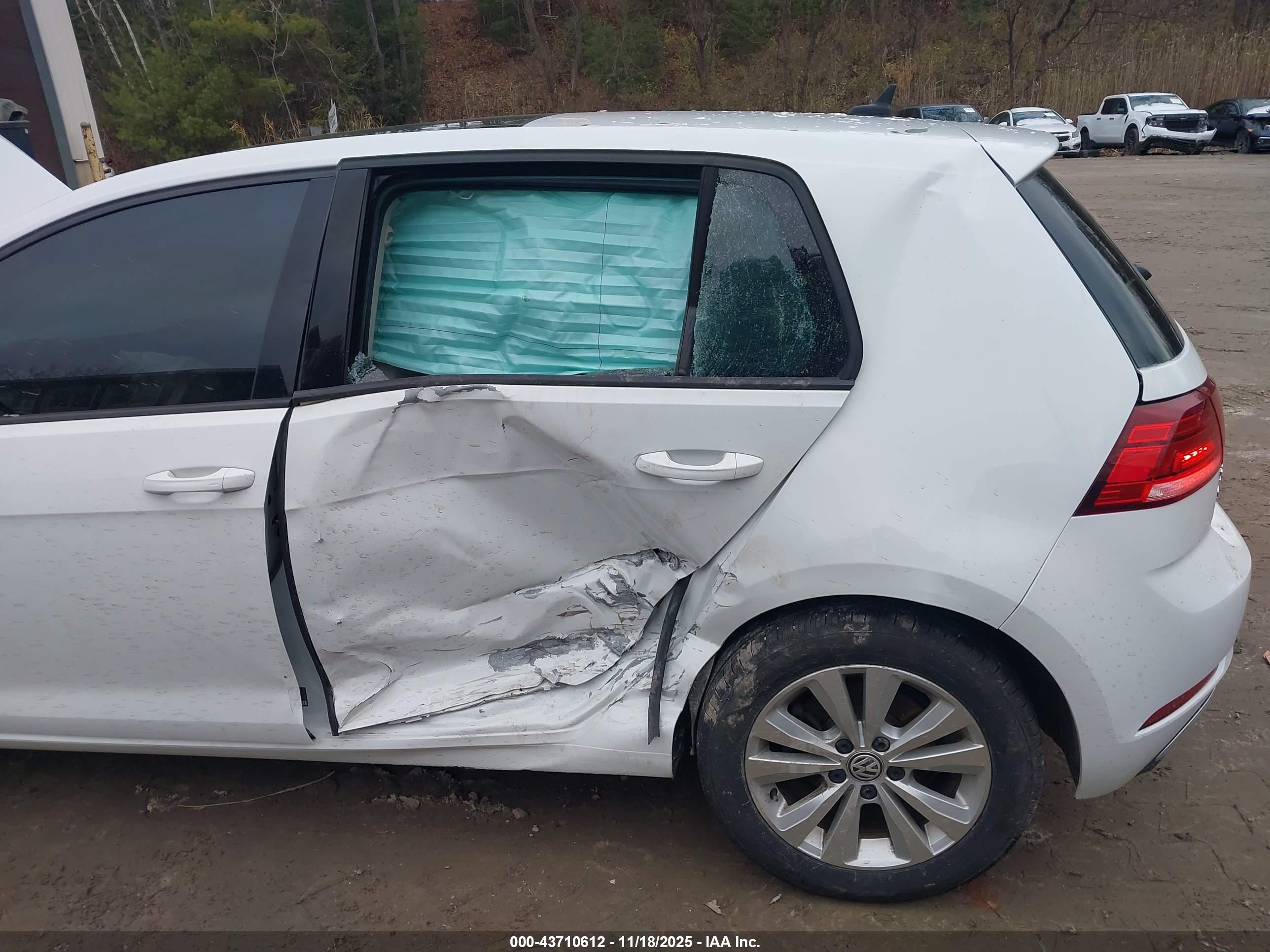 VOLKSWAGEN GOLF image 6