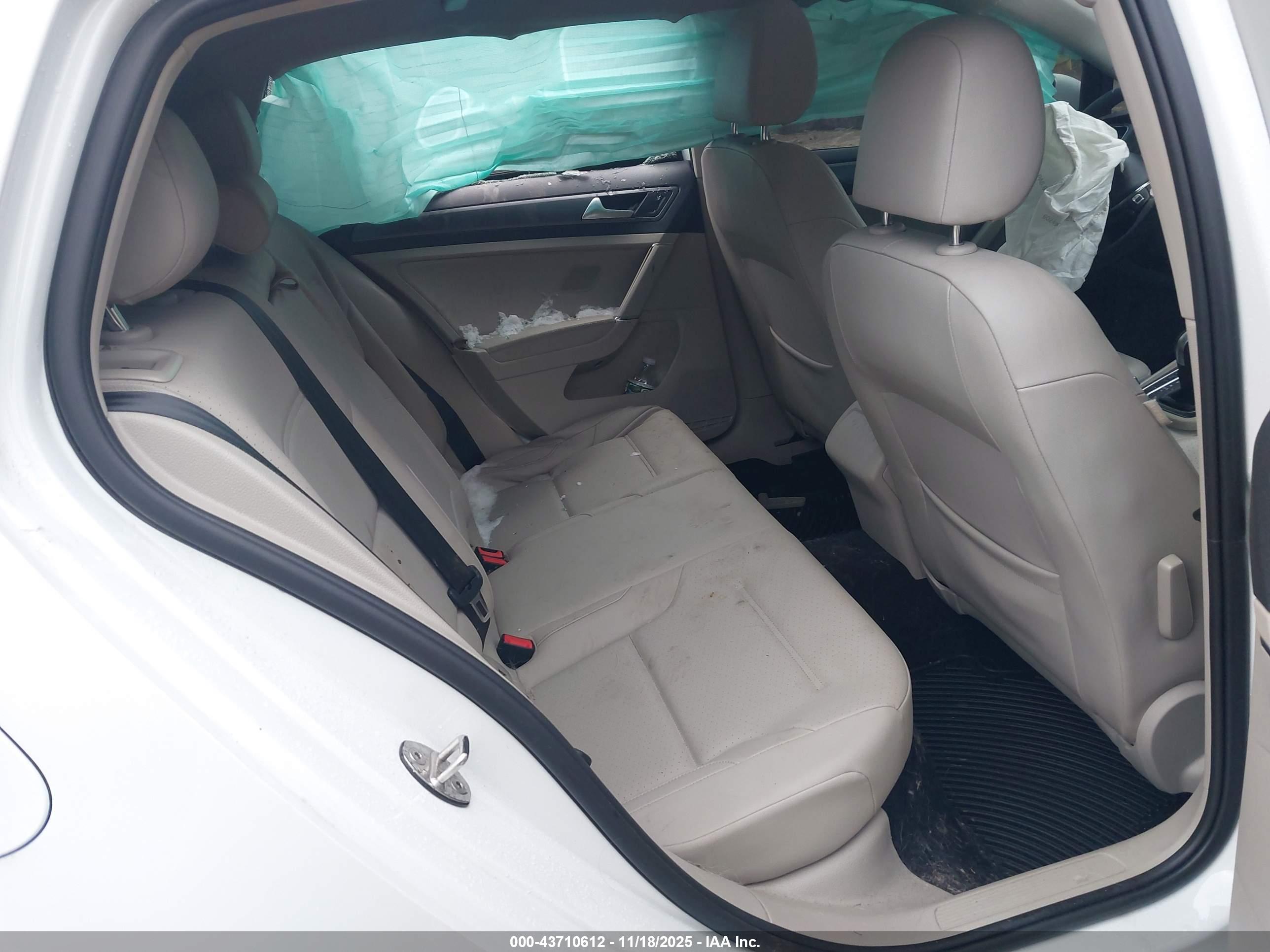 VOLKSWAGEN GOLF image 8