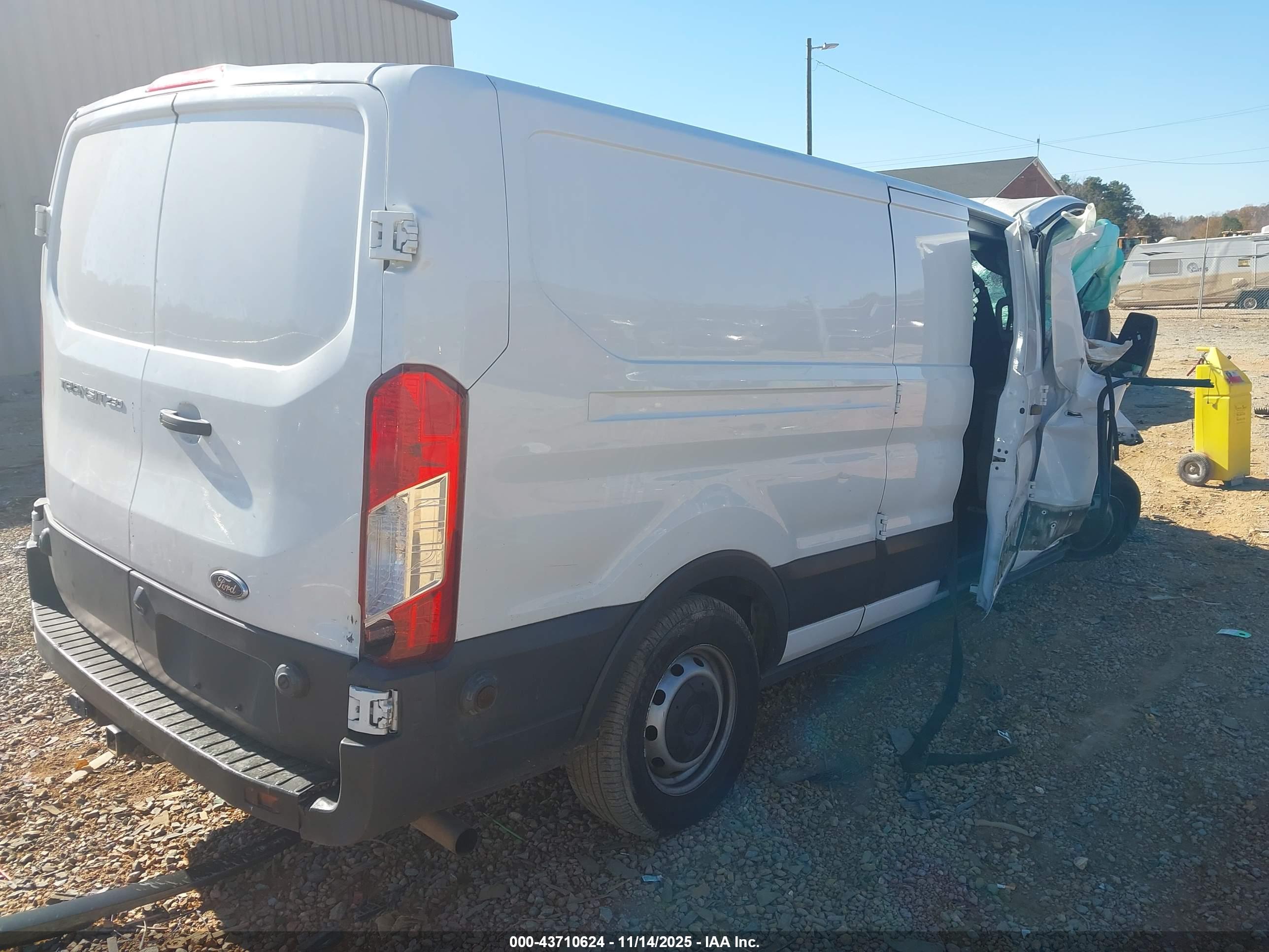 FORD TRANSIT-250 image 4