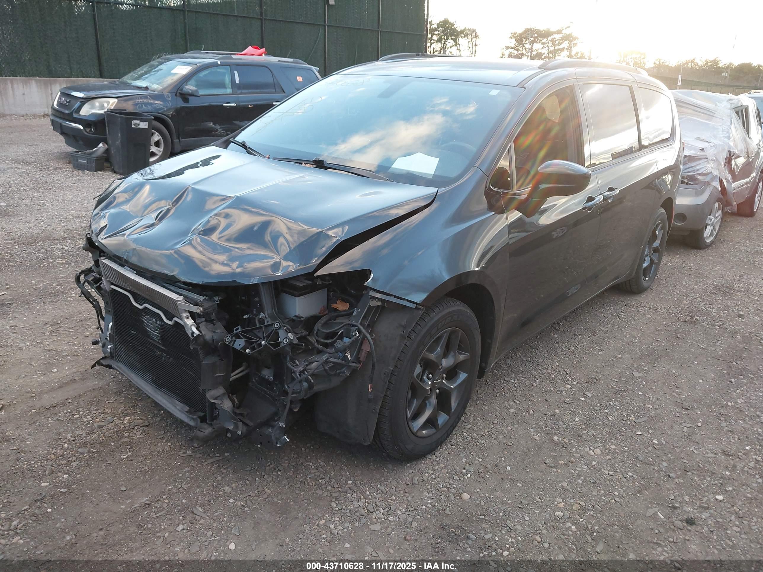 CHRYSLER PACIFICA image 2