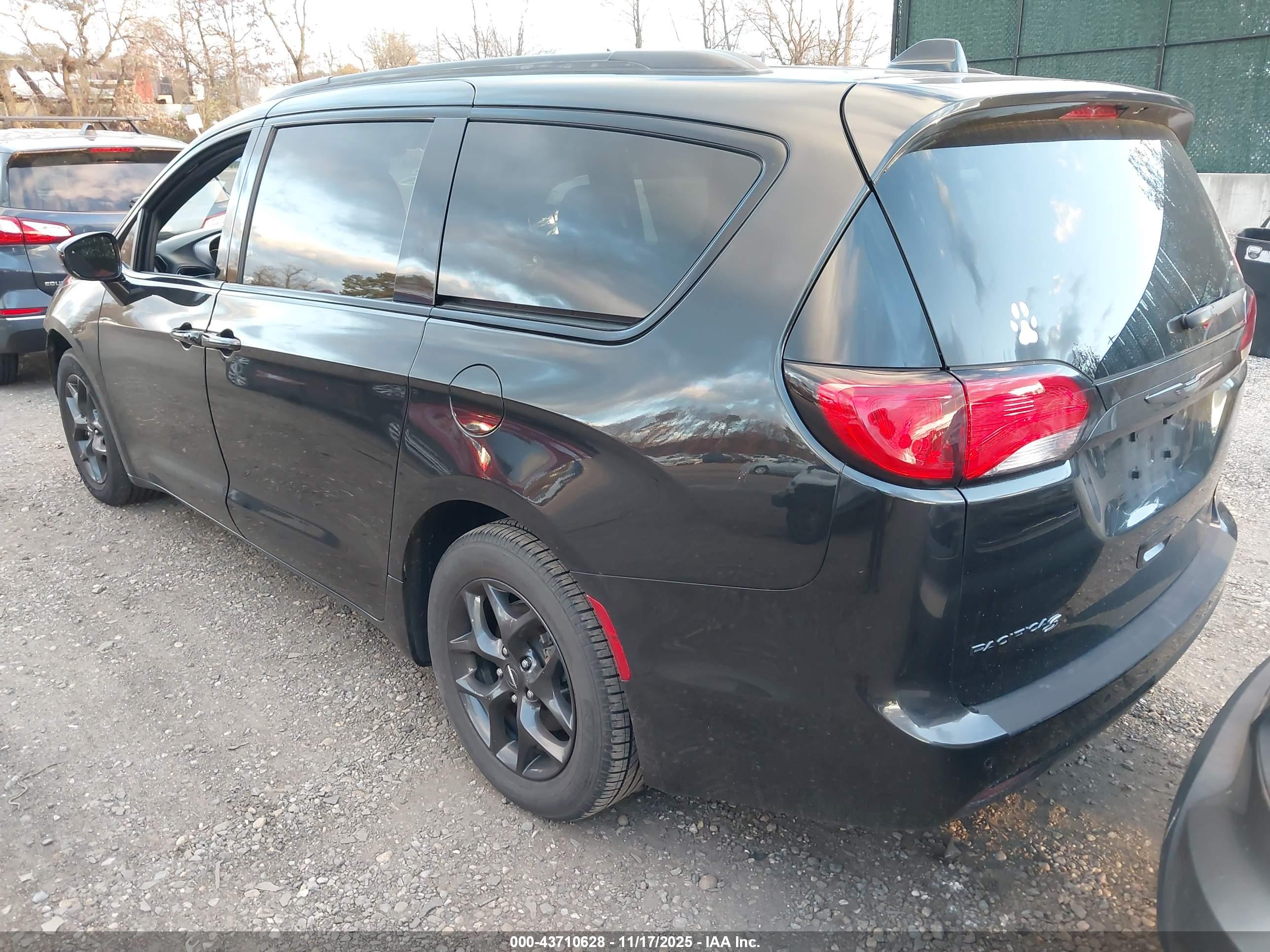 CHRYSLER PACIFICA image 3