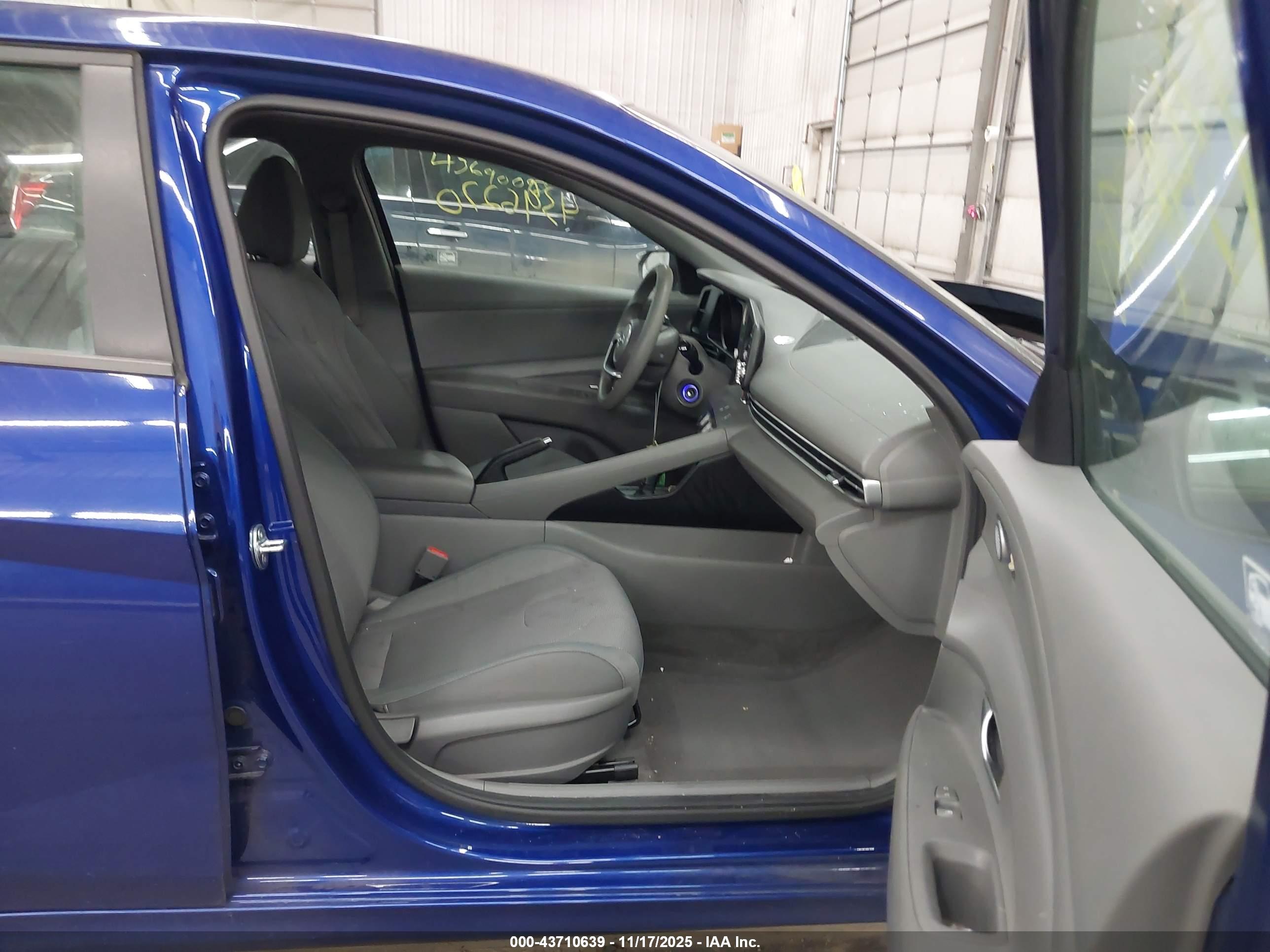 HYUNDAI ELANTRA image 5
