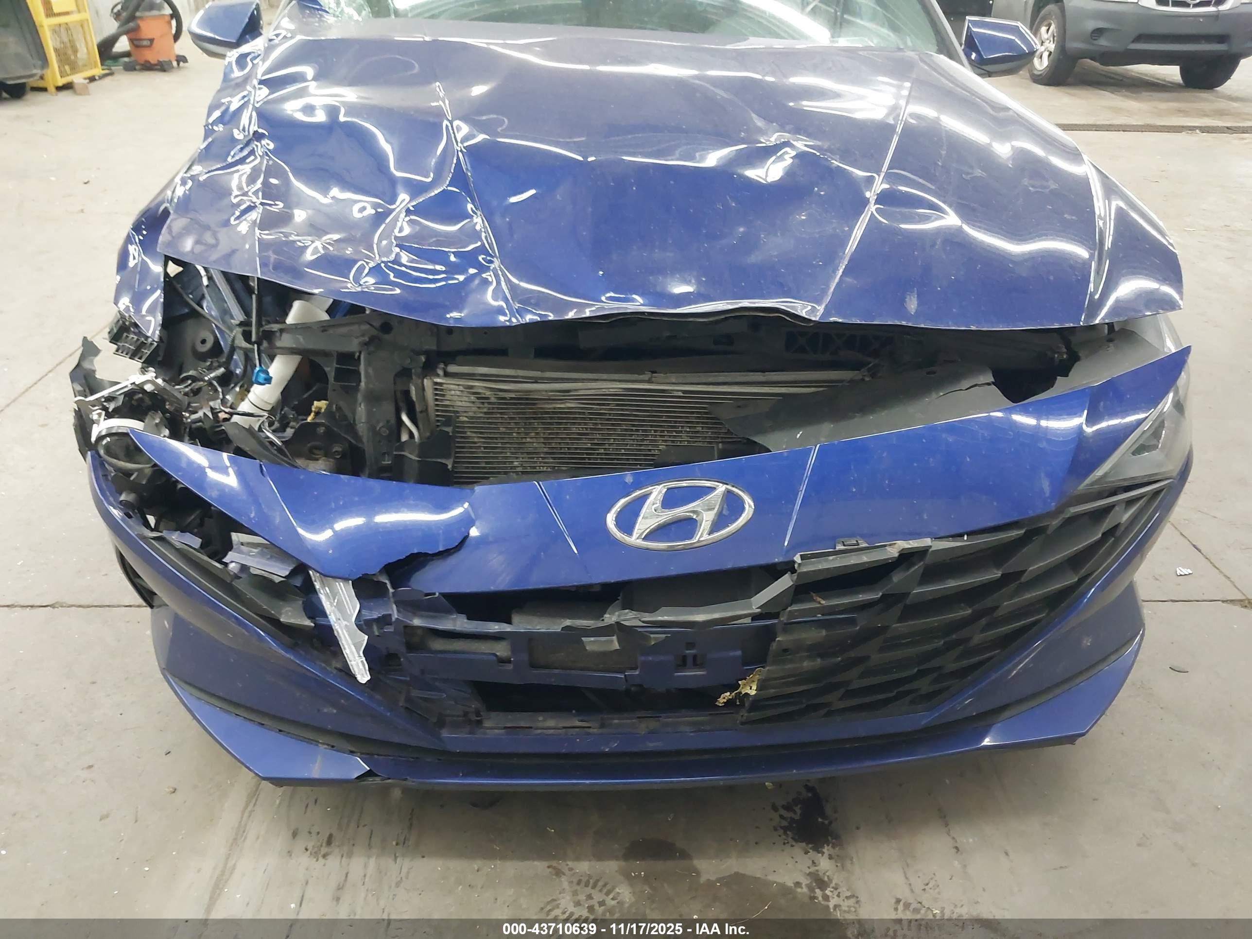 HYUNDAI ELANTRA image 6