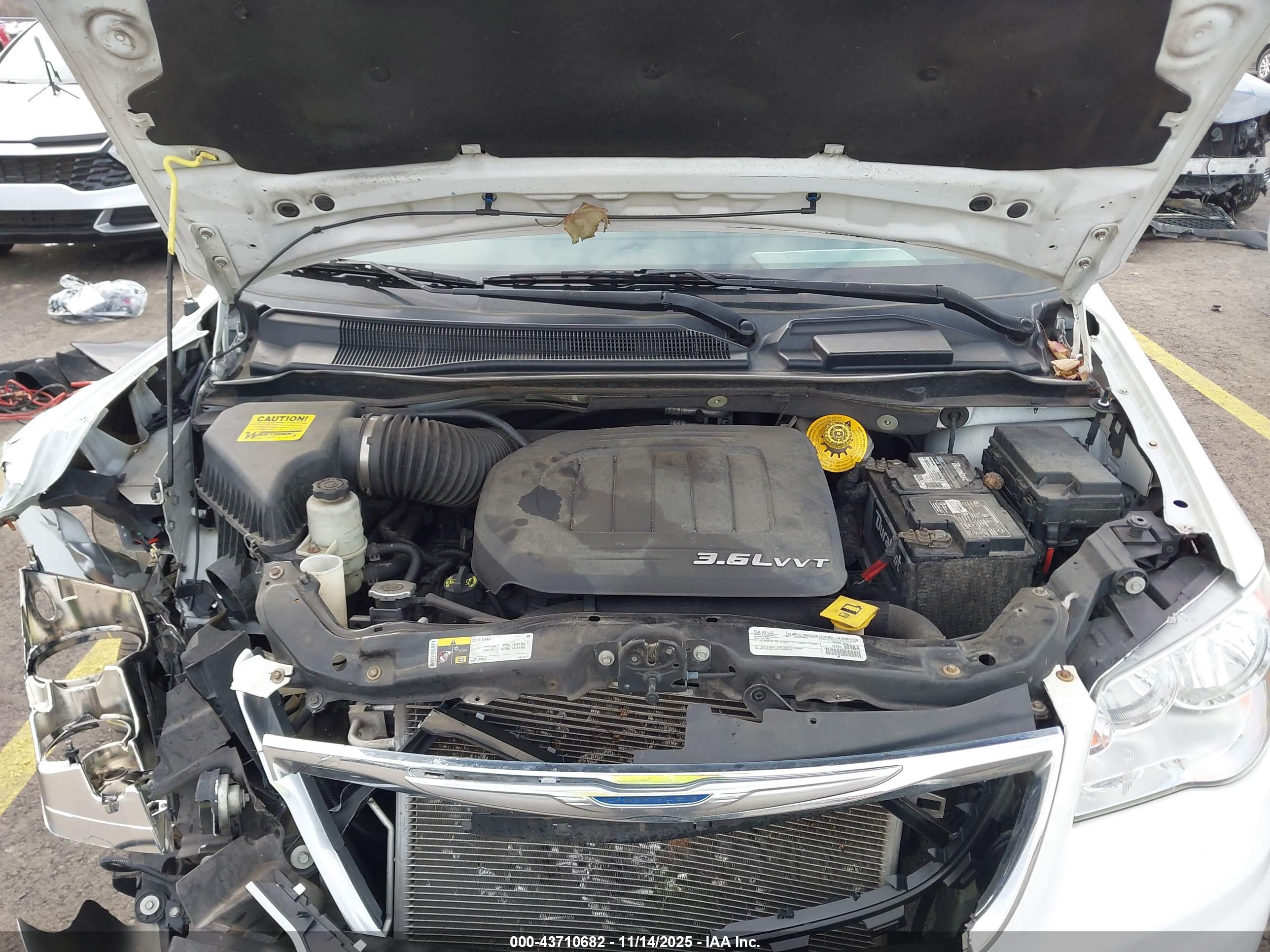 CHRYSLER TOWN image 10