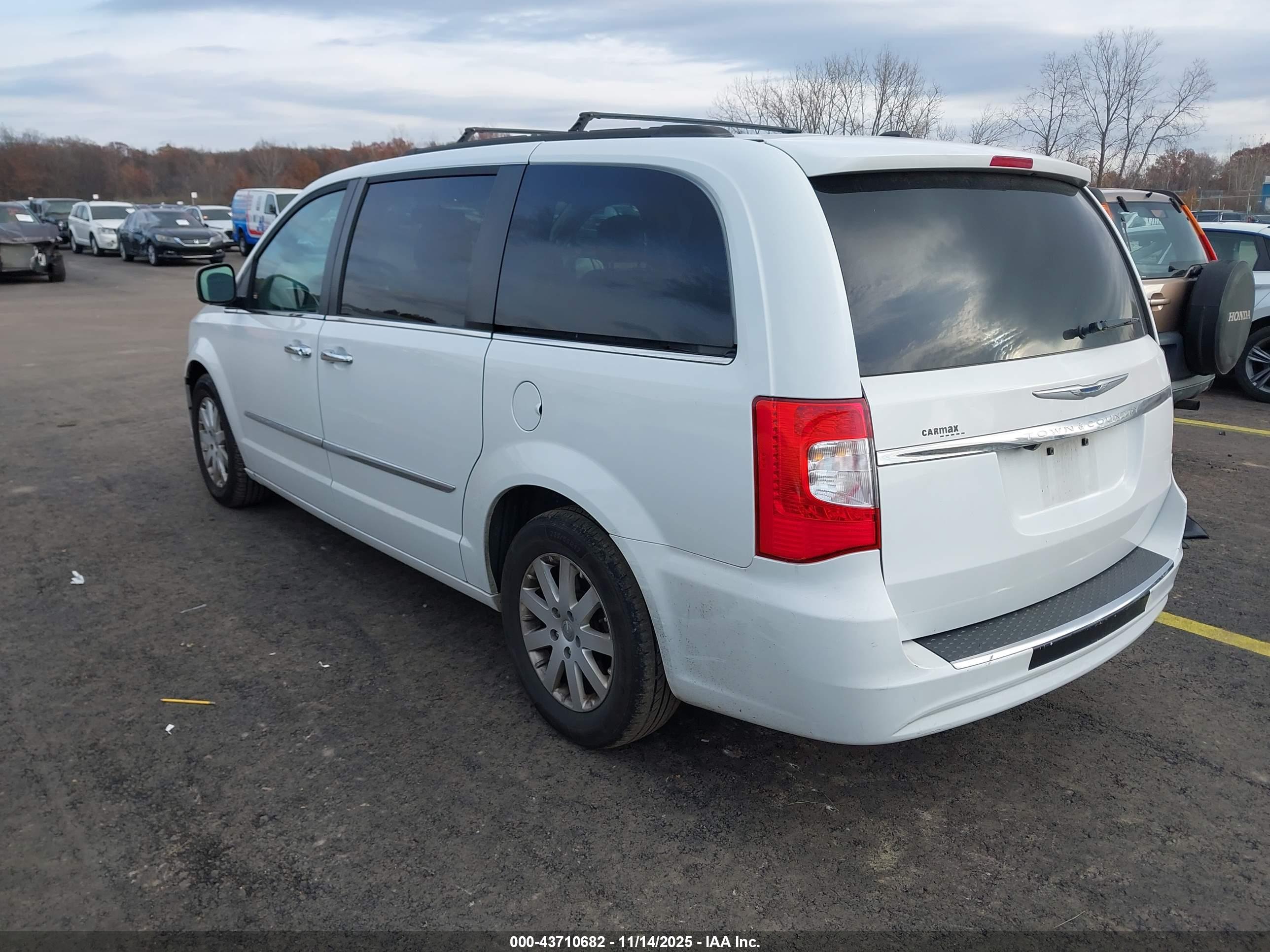 CHRYSLER TOWN image 3