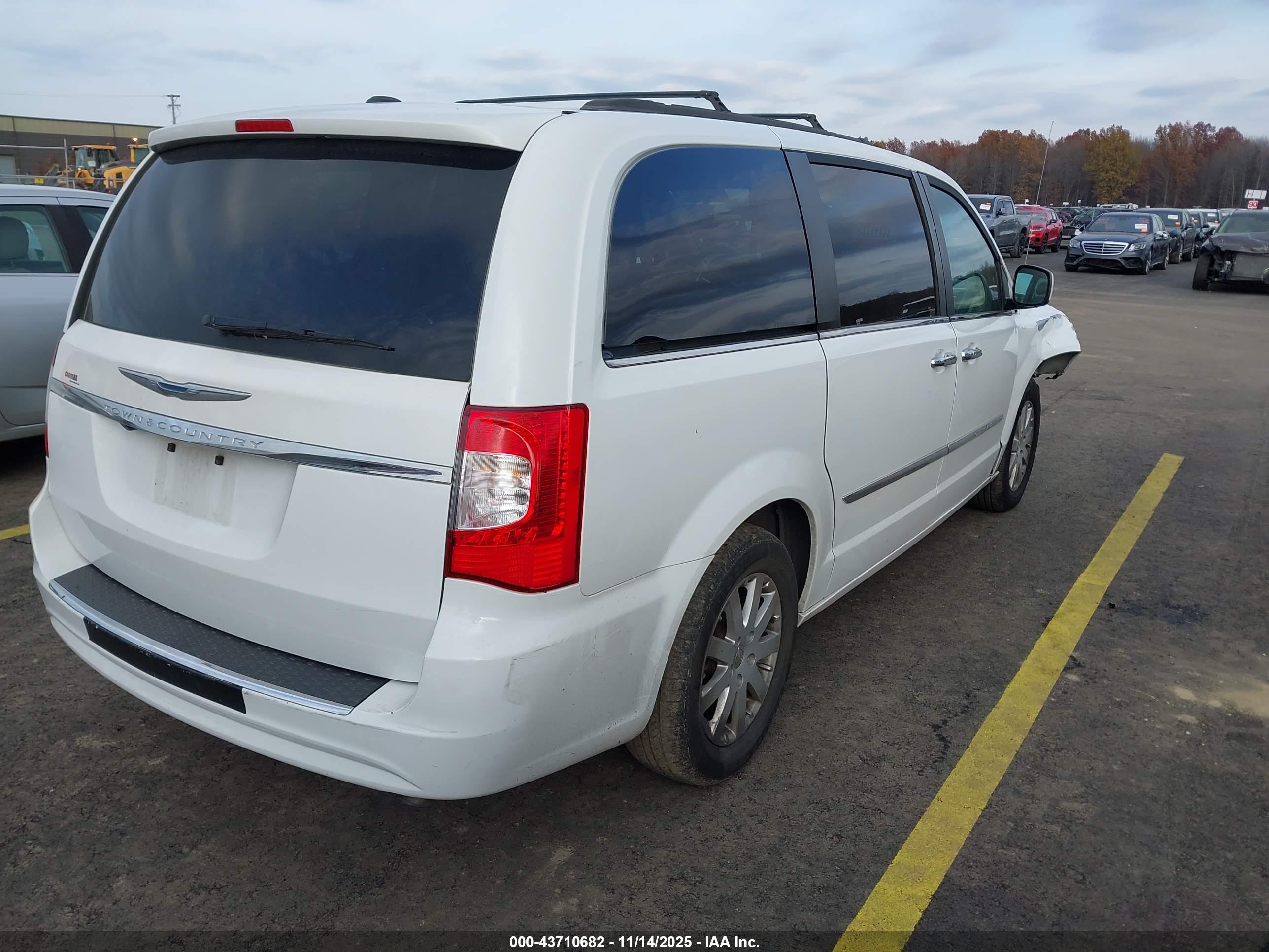 CHRYSLER TOWN image 4