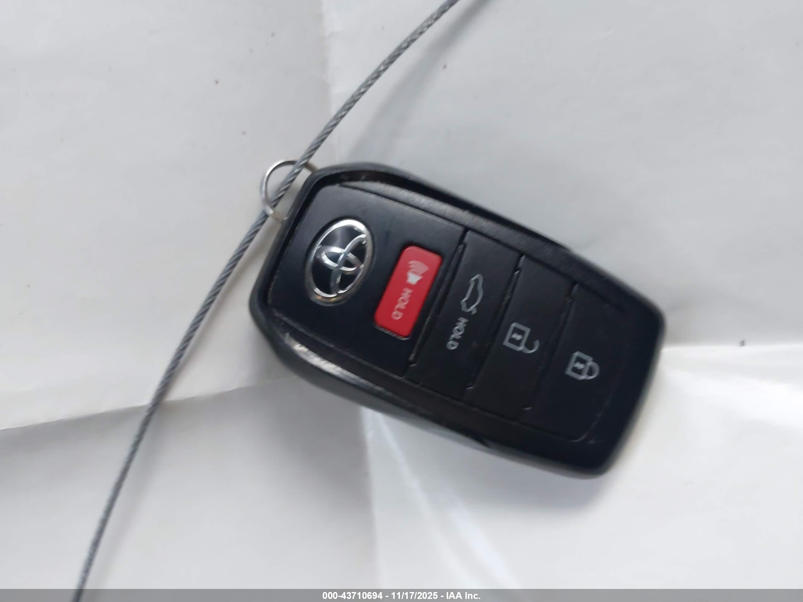 TOYOTA CAMRY image 11