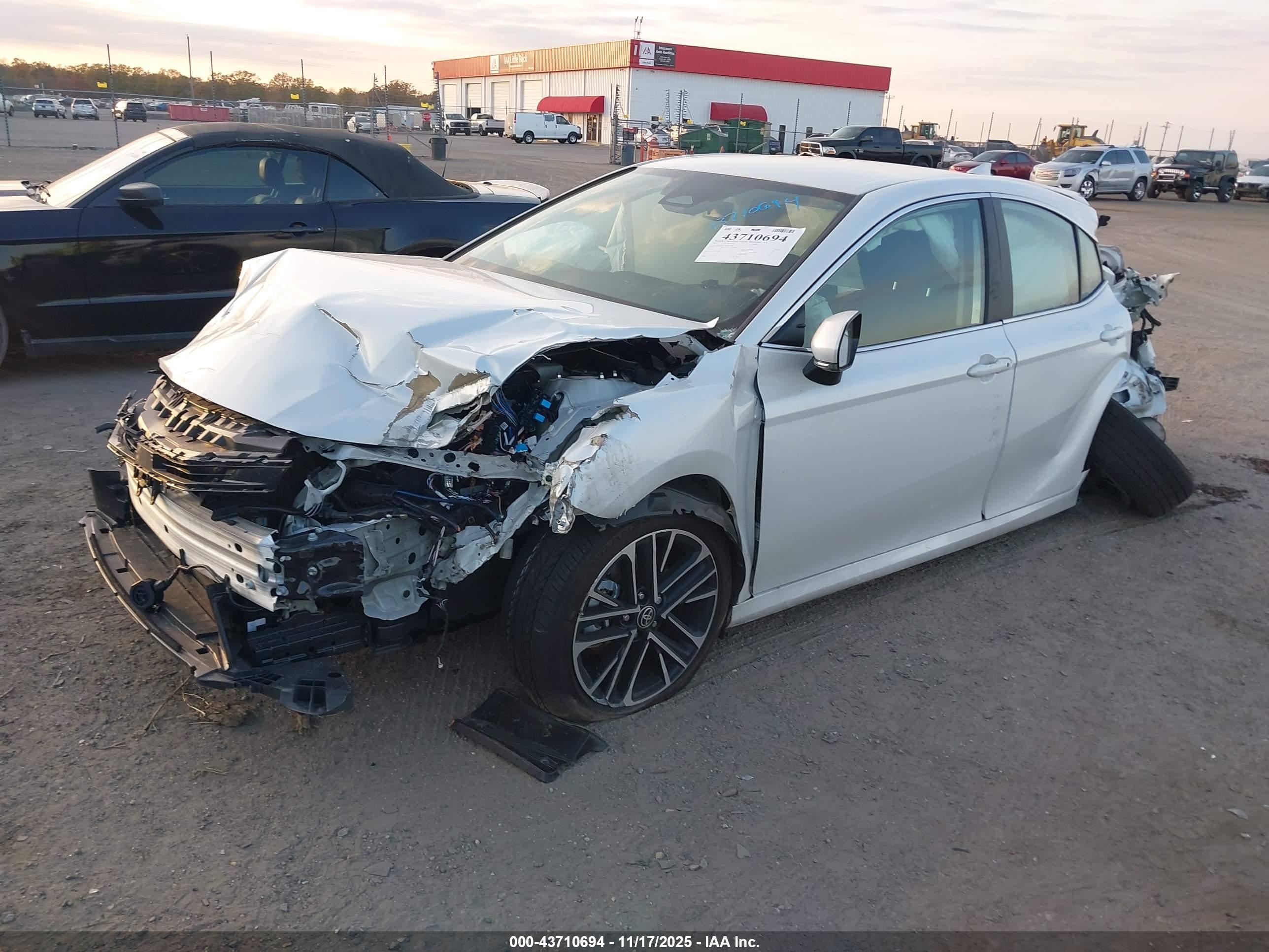 TOYOTA CAMRY image 2