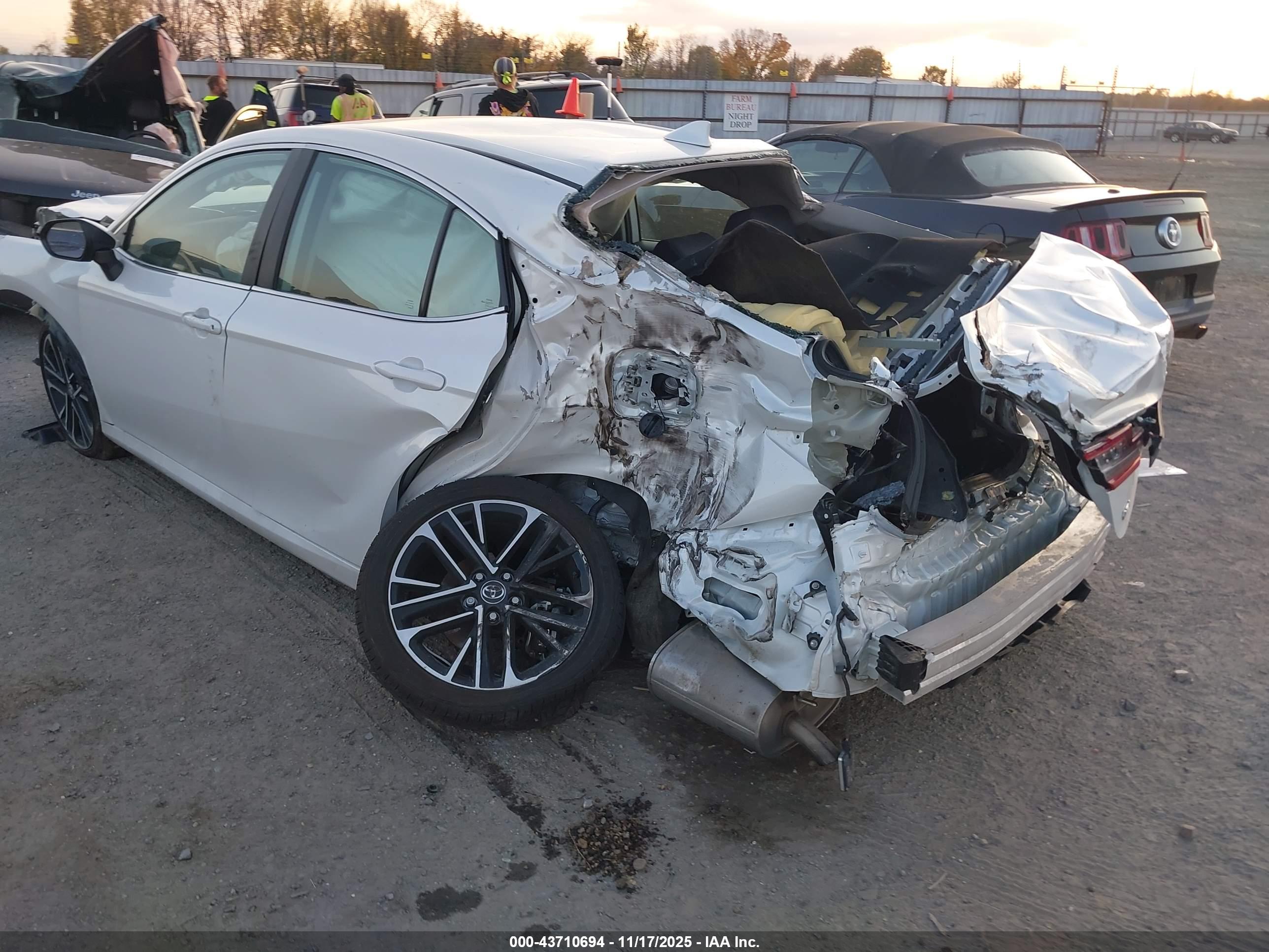 TOYOTA CAMRY image 3