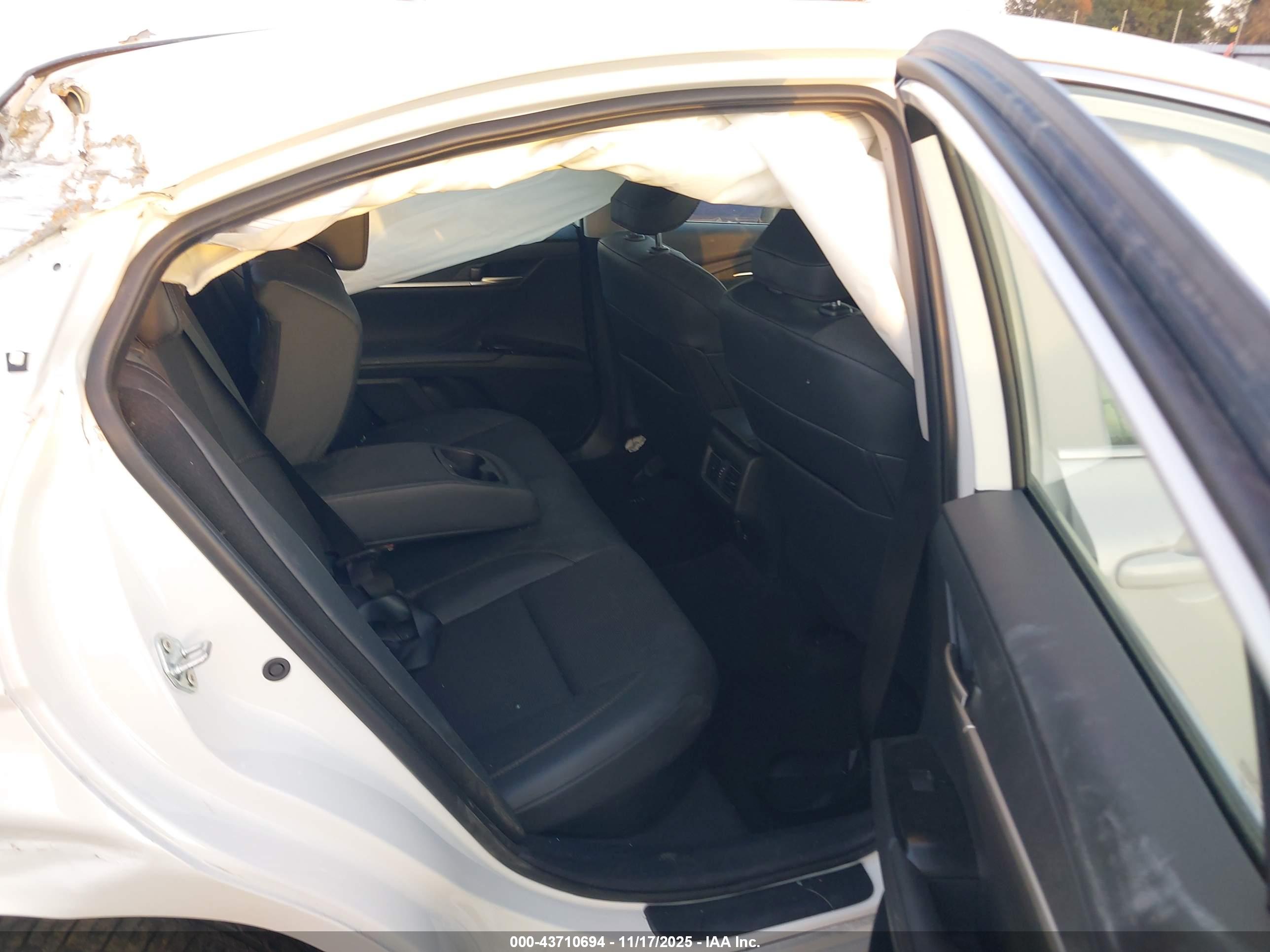 TOYOTA CAMRY image 8