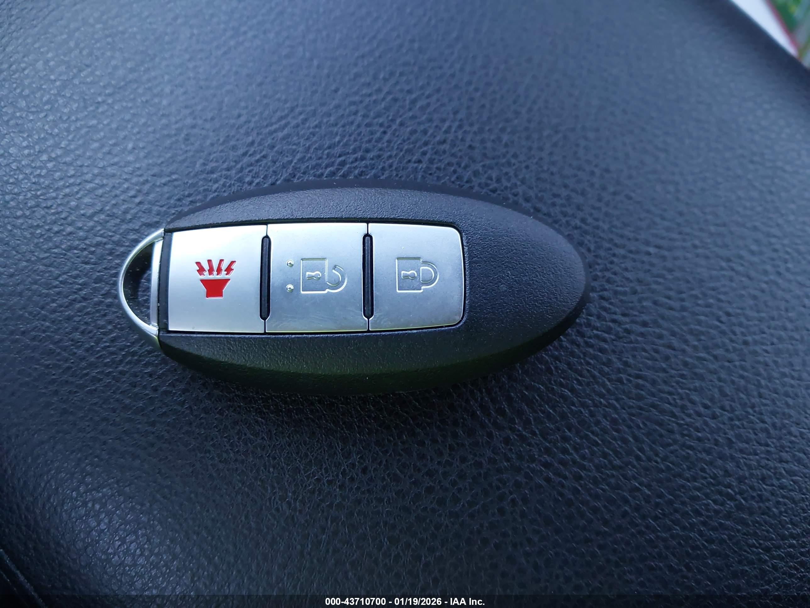 NISSAN MAXIMA image 11