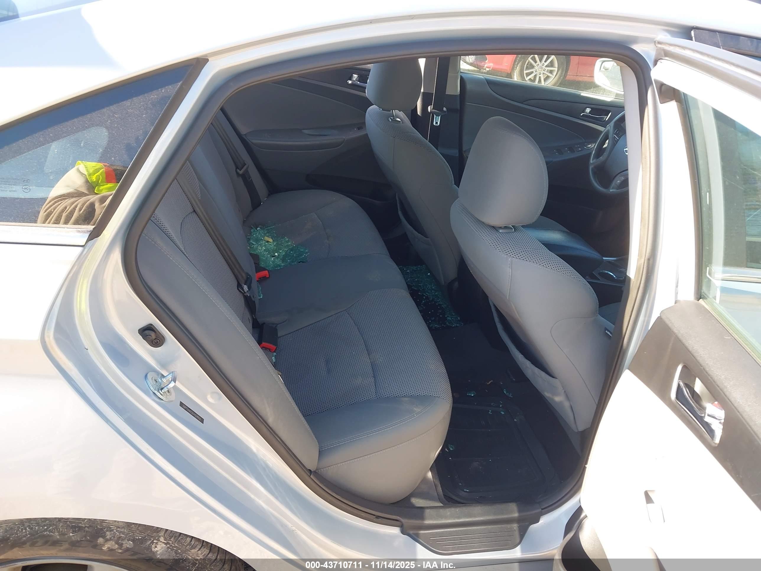 HYUNDAI SONATA image 8