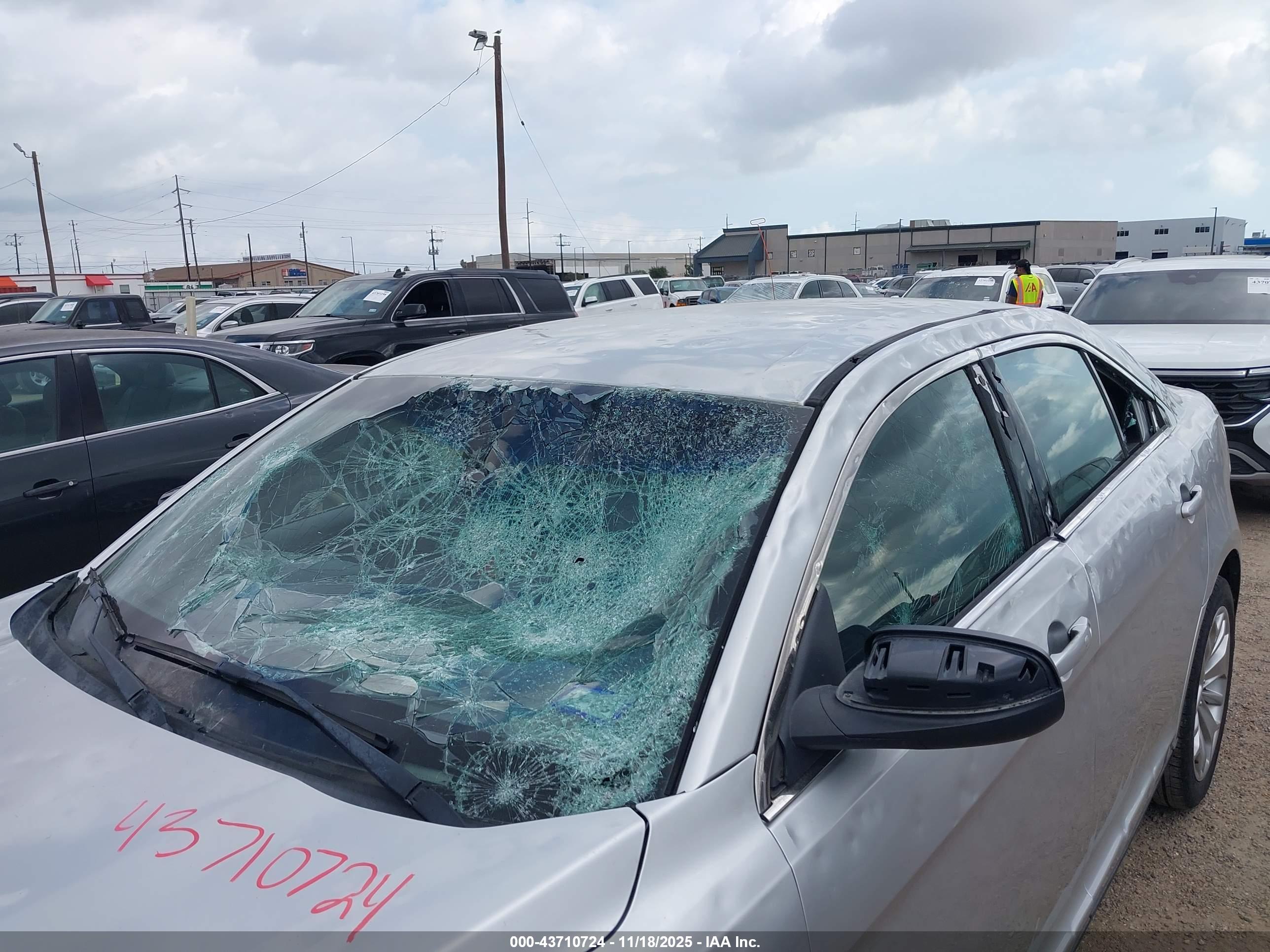 FORD TAURUS image 6