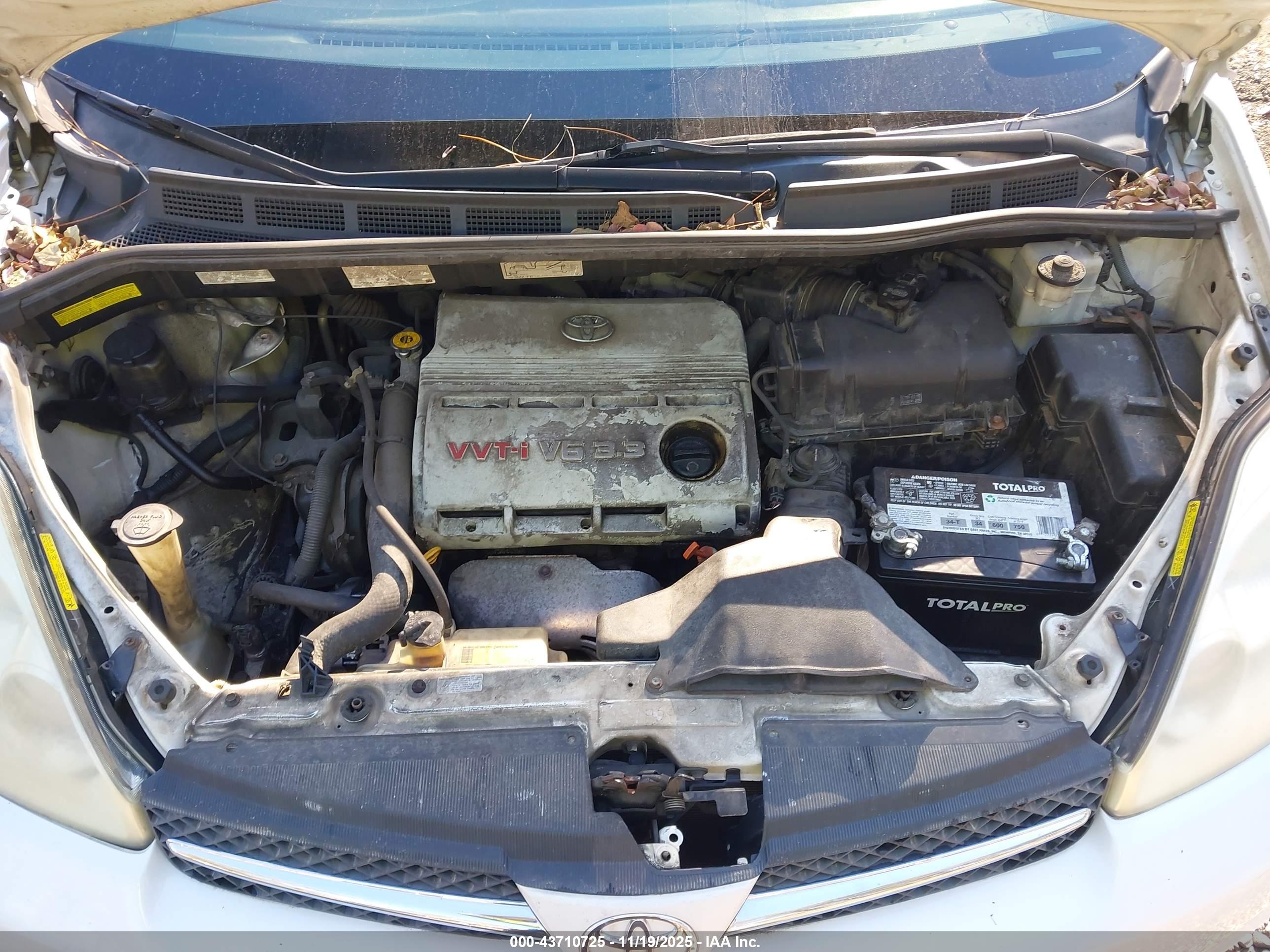 TOYOTA SIENNA image 10