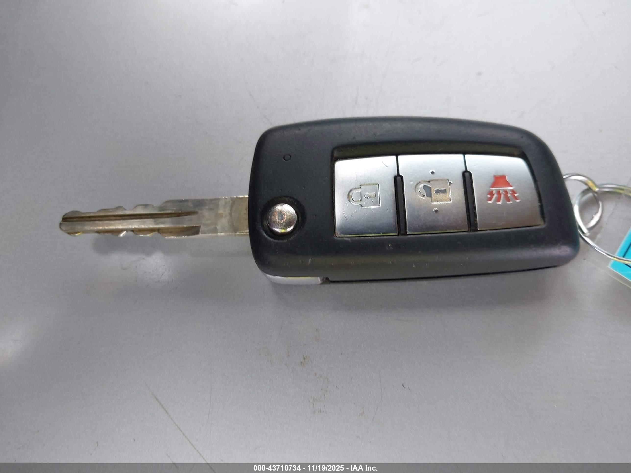 NISSAN ROGUE image 11