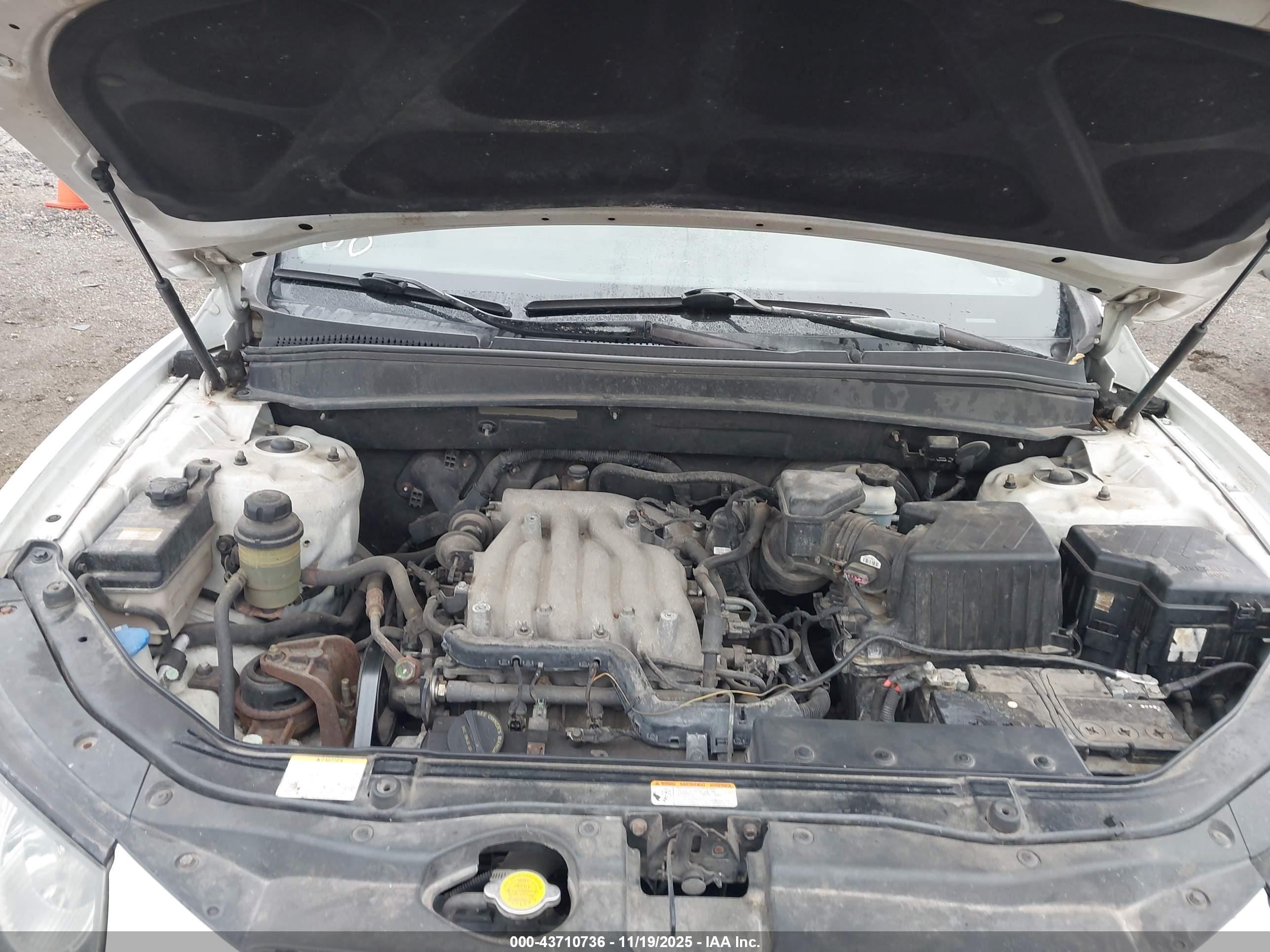 HYUNDAI SANTA image 10