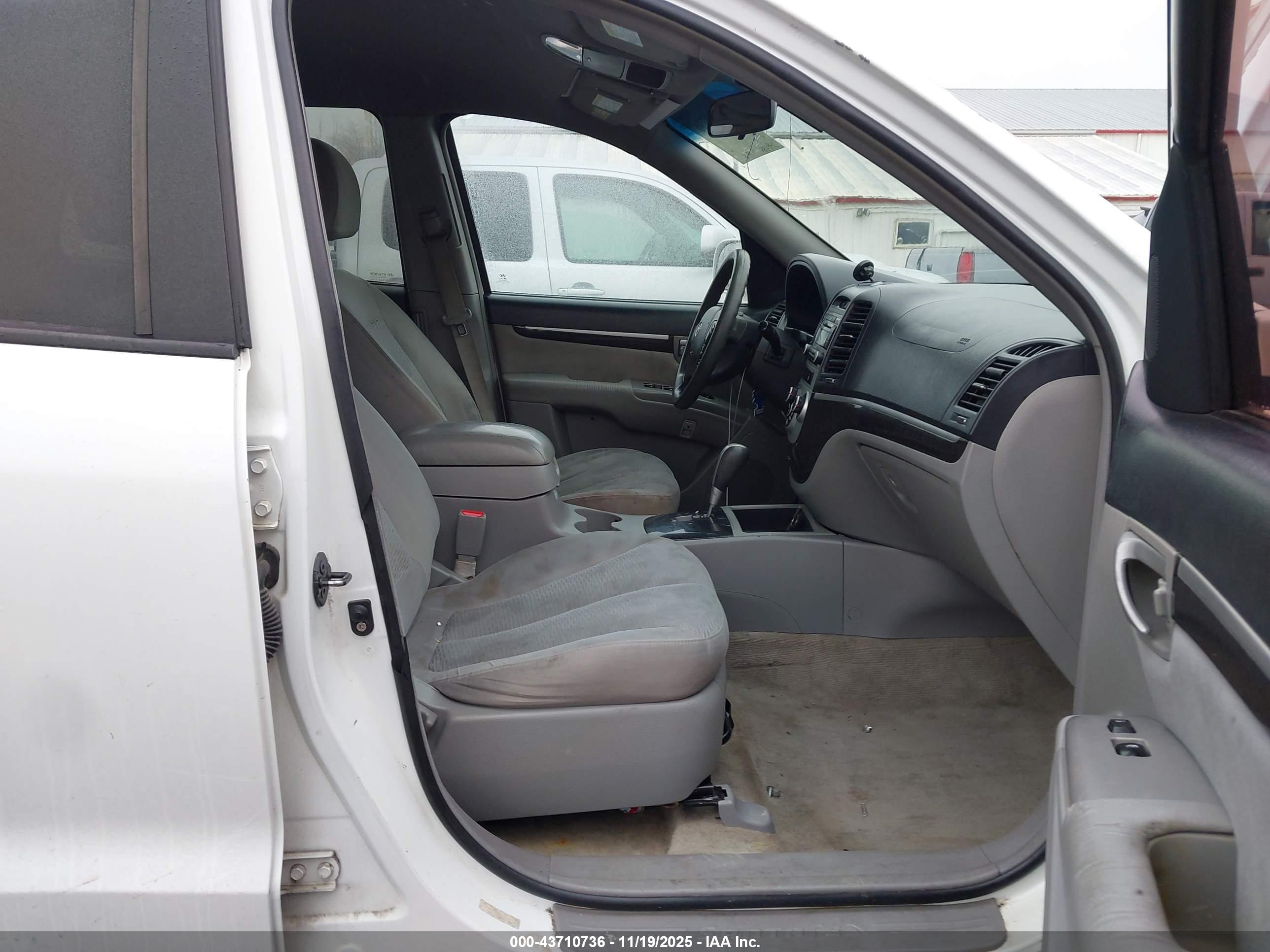 HYUNDAI SANTA image 5