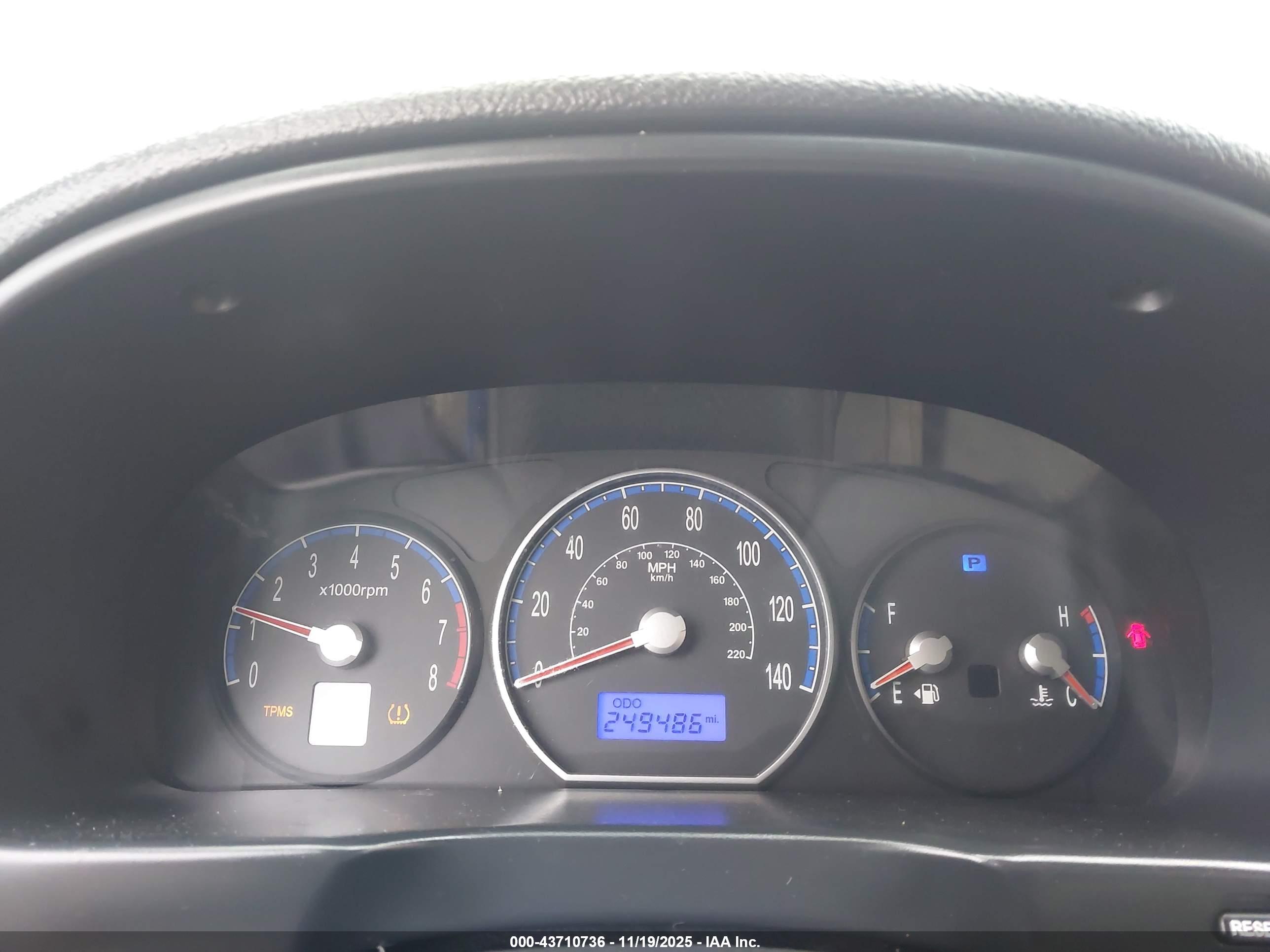 HYUNDAI SANTA image 7