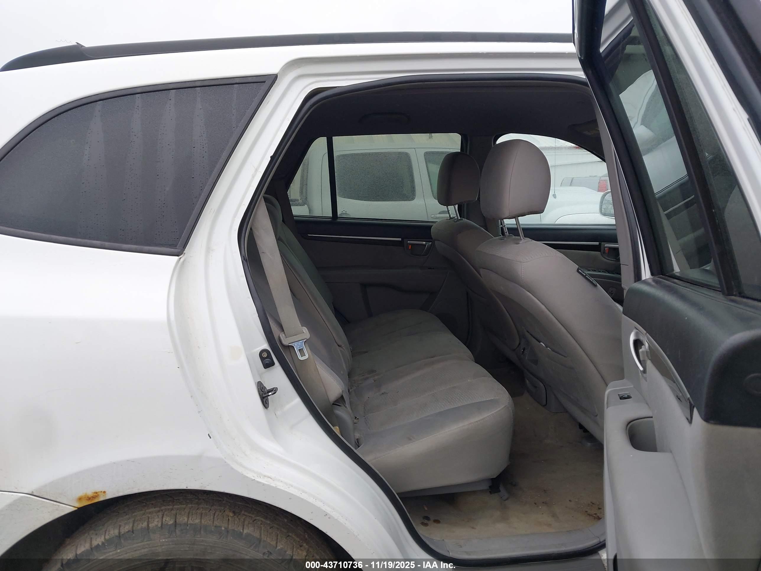 HYUNDAI SANTA image 8