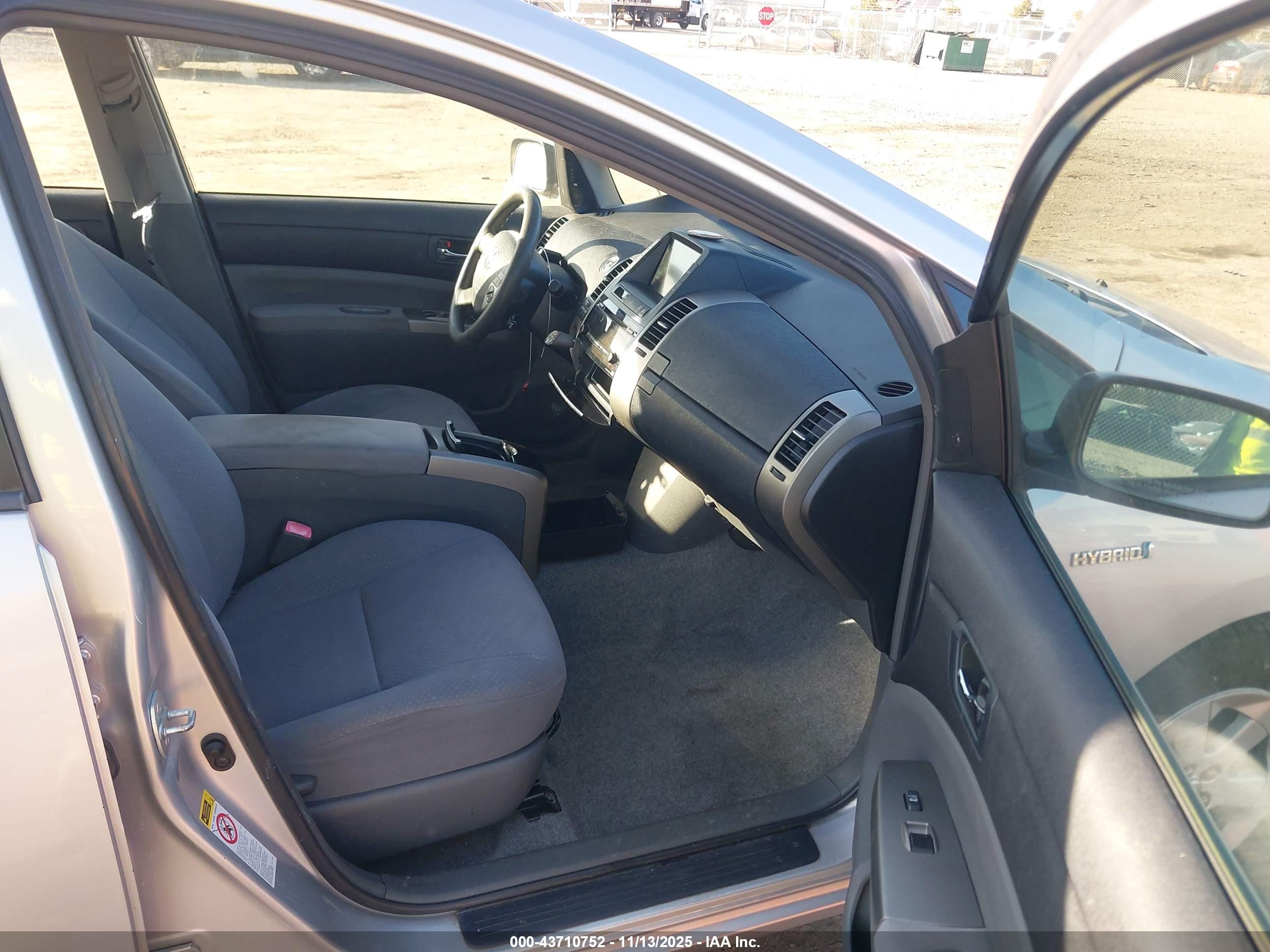 TOYOTA PRIUS image 5