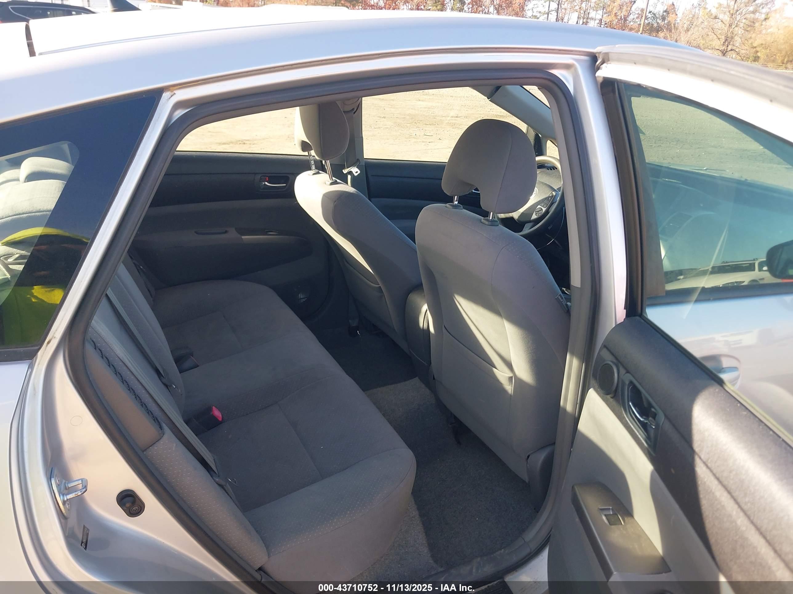 TOYOTA PRIUS image 8