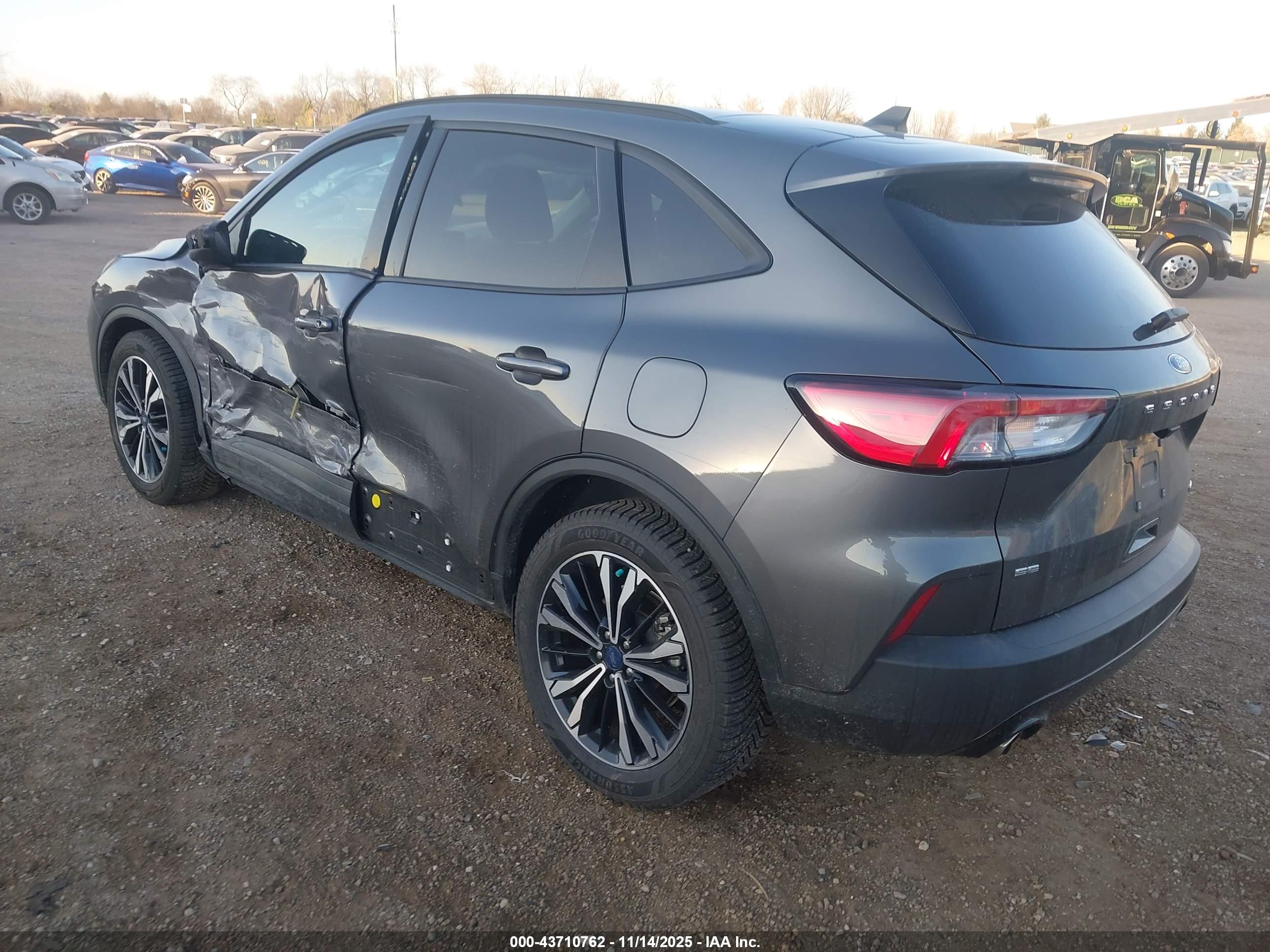 FORD ESCAPE image 3