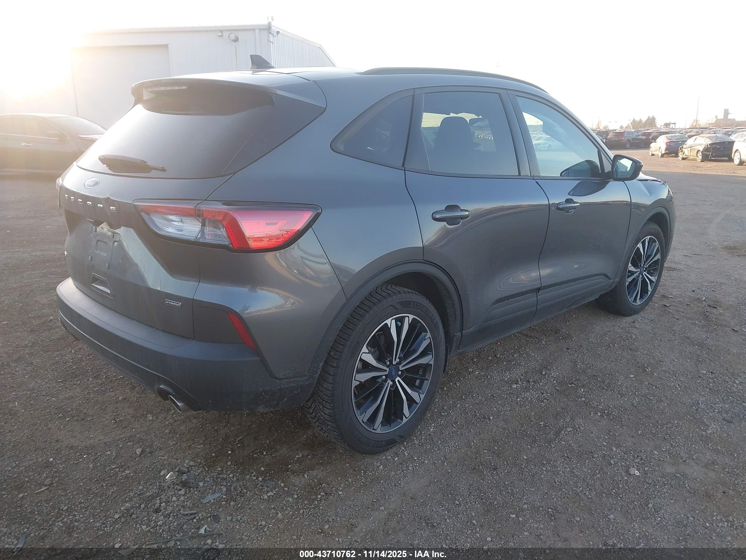 FORD ESCAPE image 4