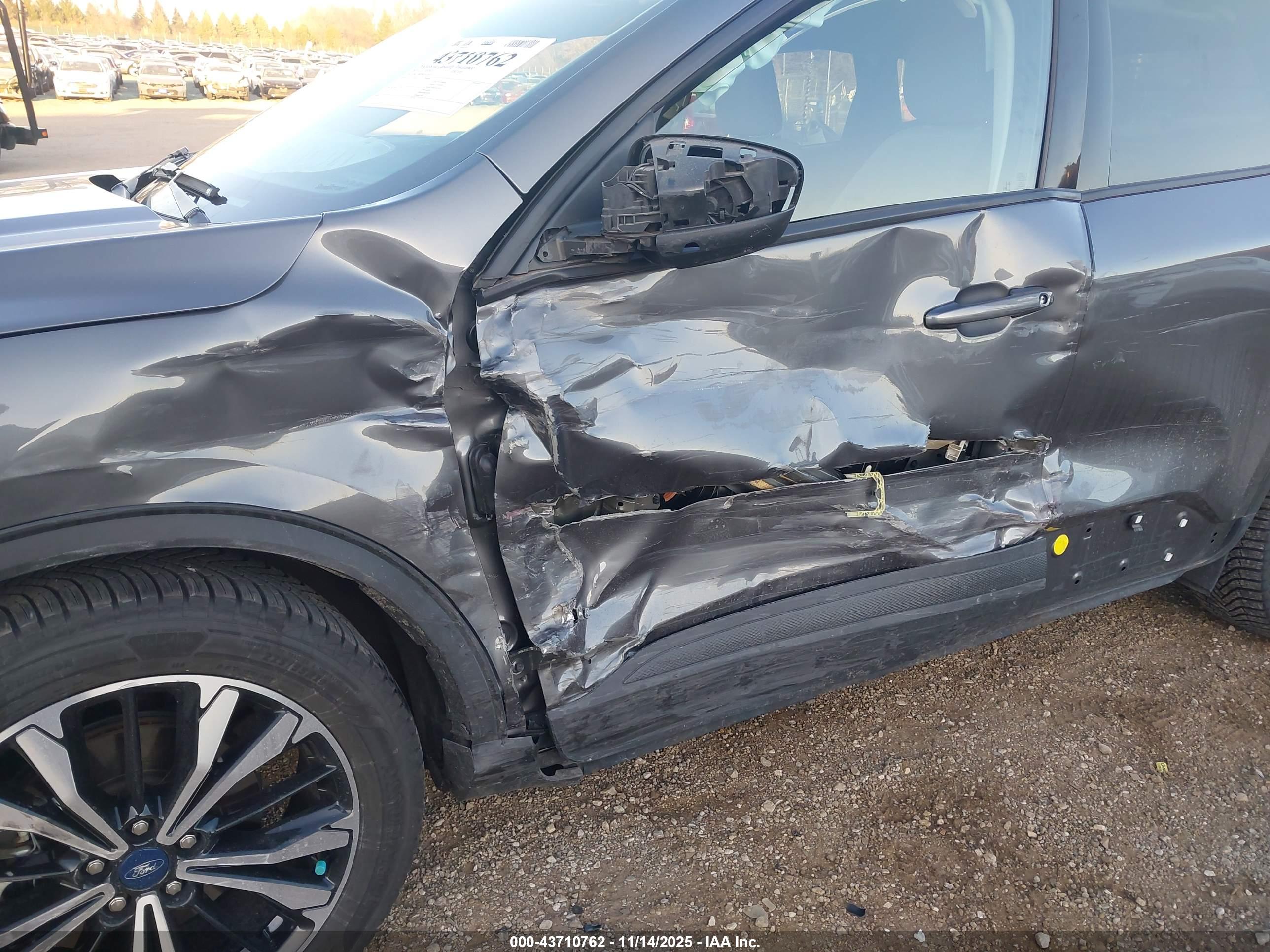 FORD ESCAPE image 6