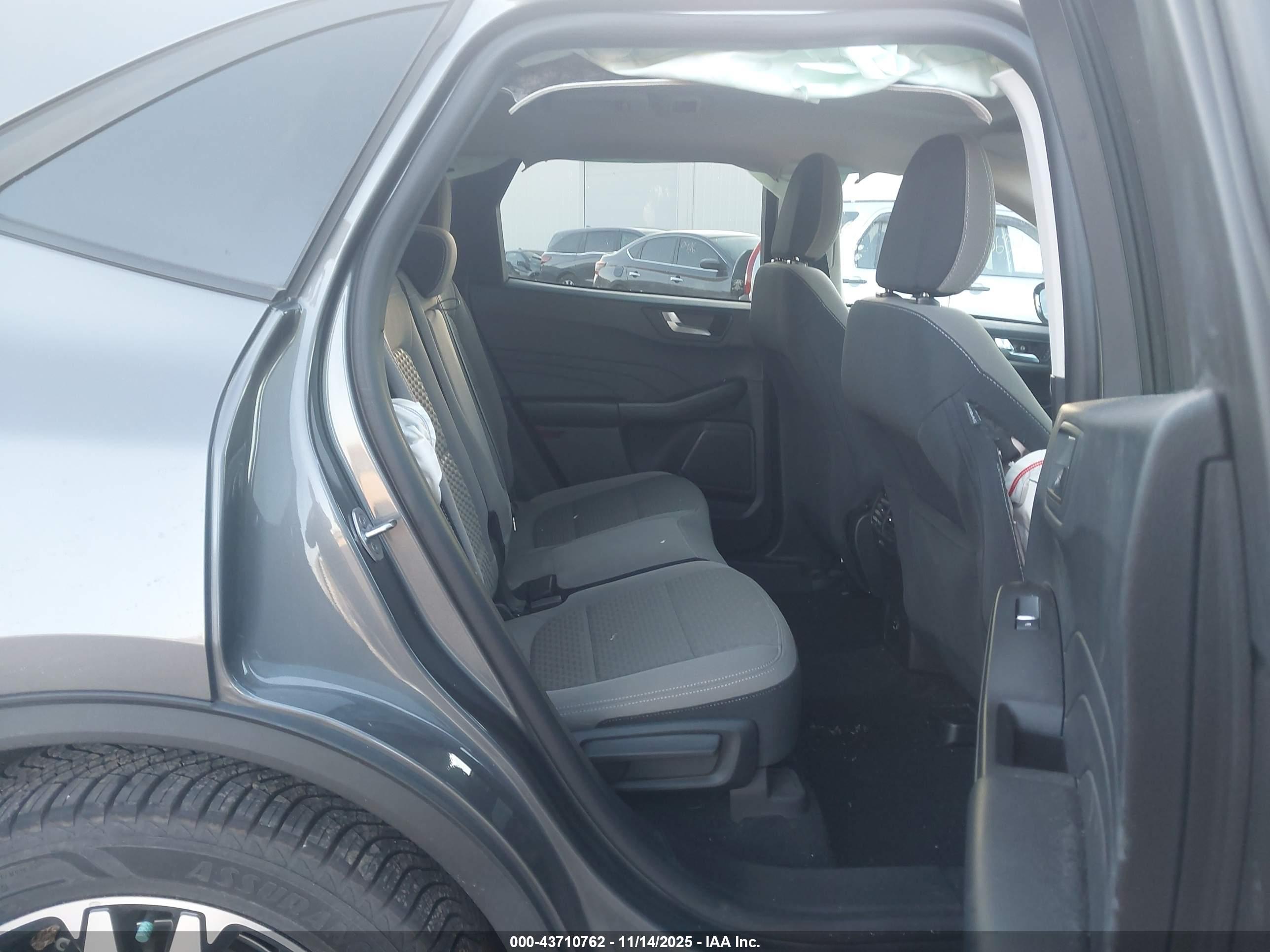 FORD ESCAPE image 8