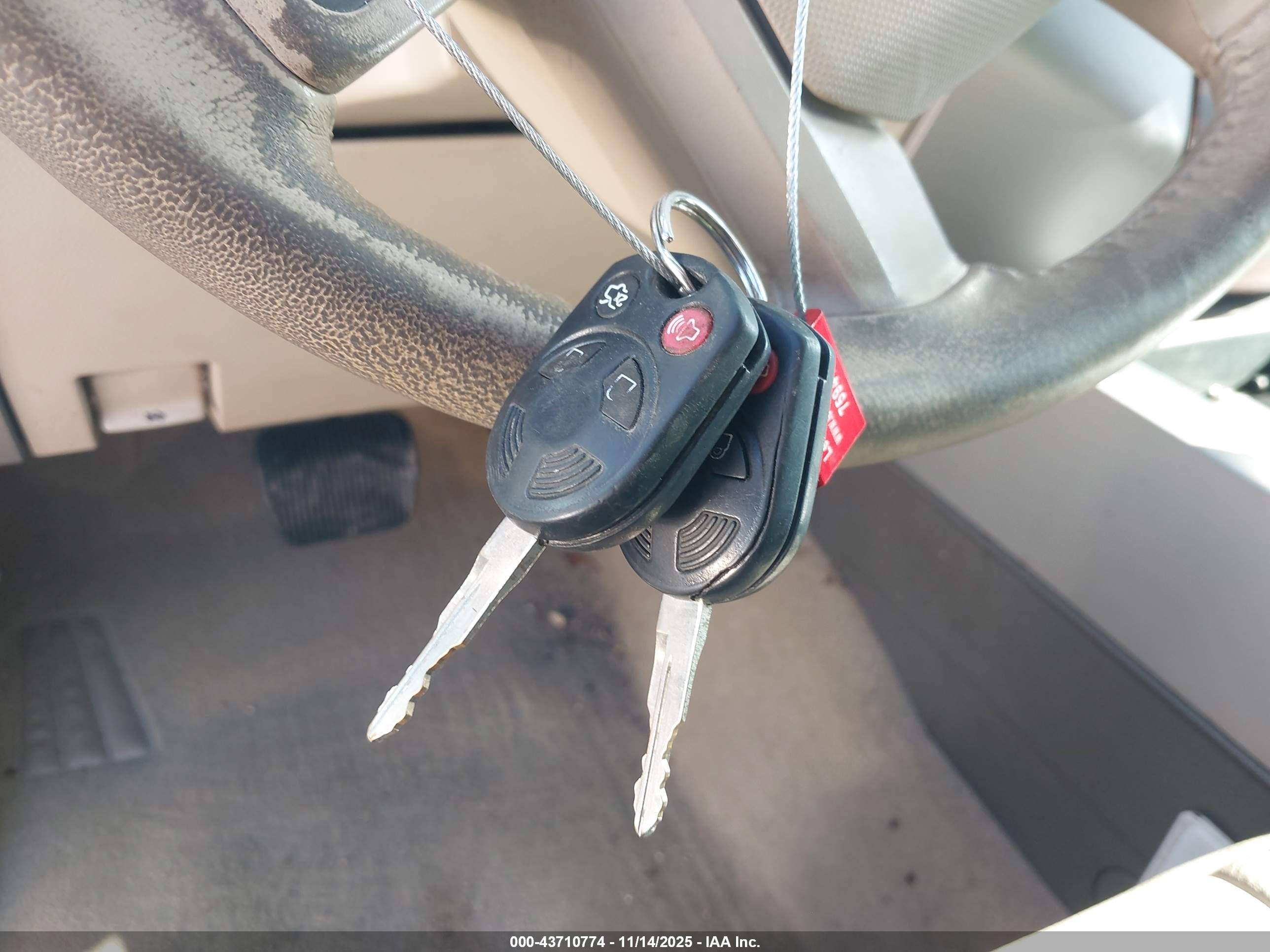 FORD EXPEDITION image 11