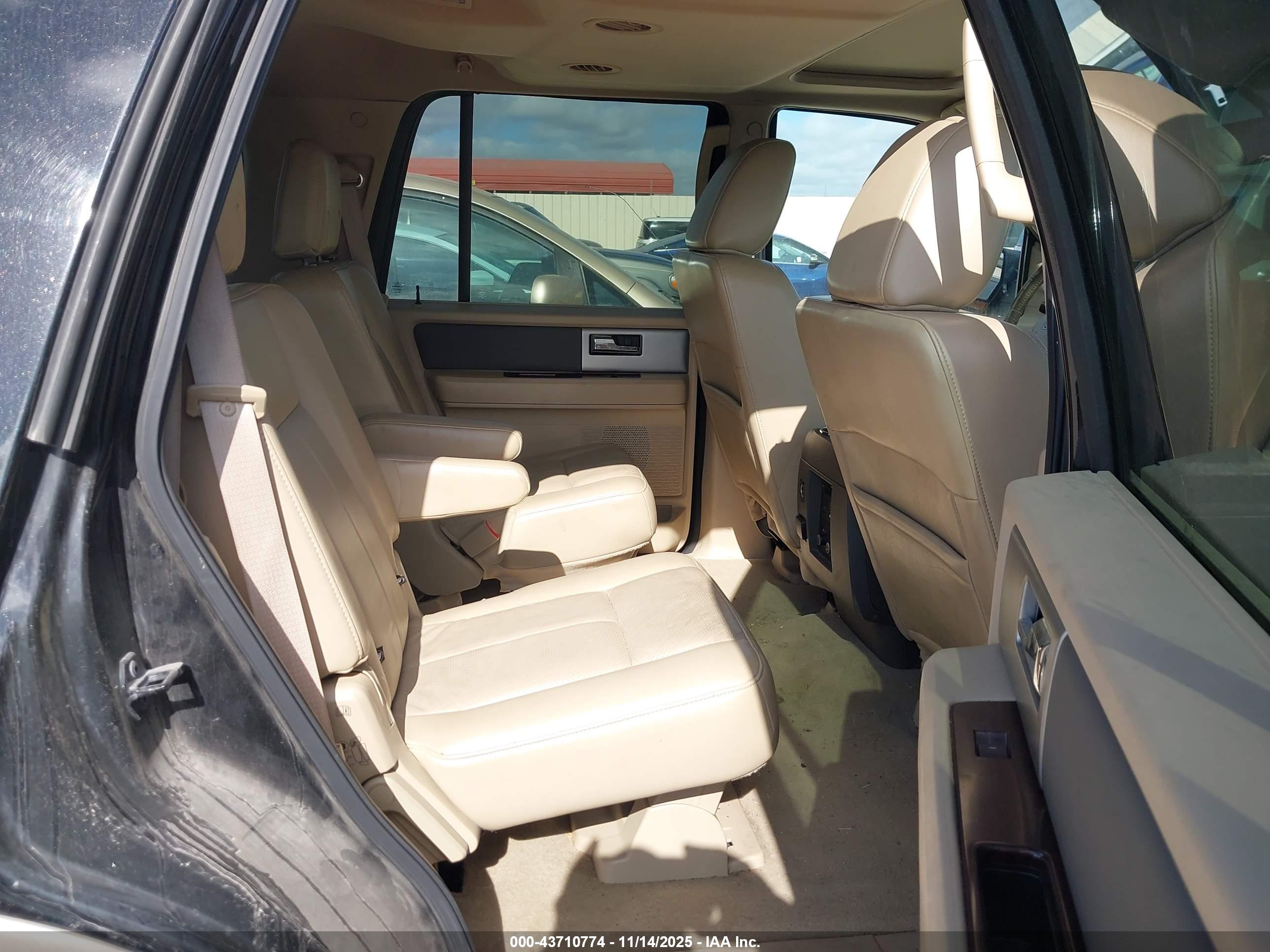 FORD EXPEDITION image 8