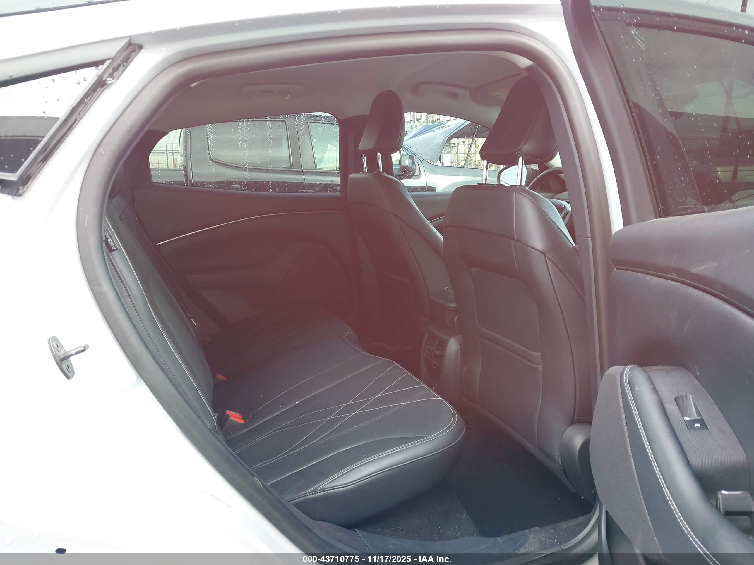 FORD MUSTANG image 8