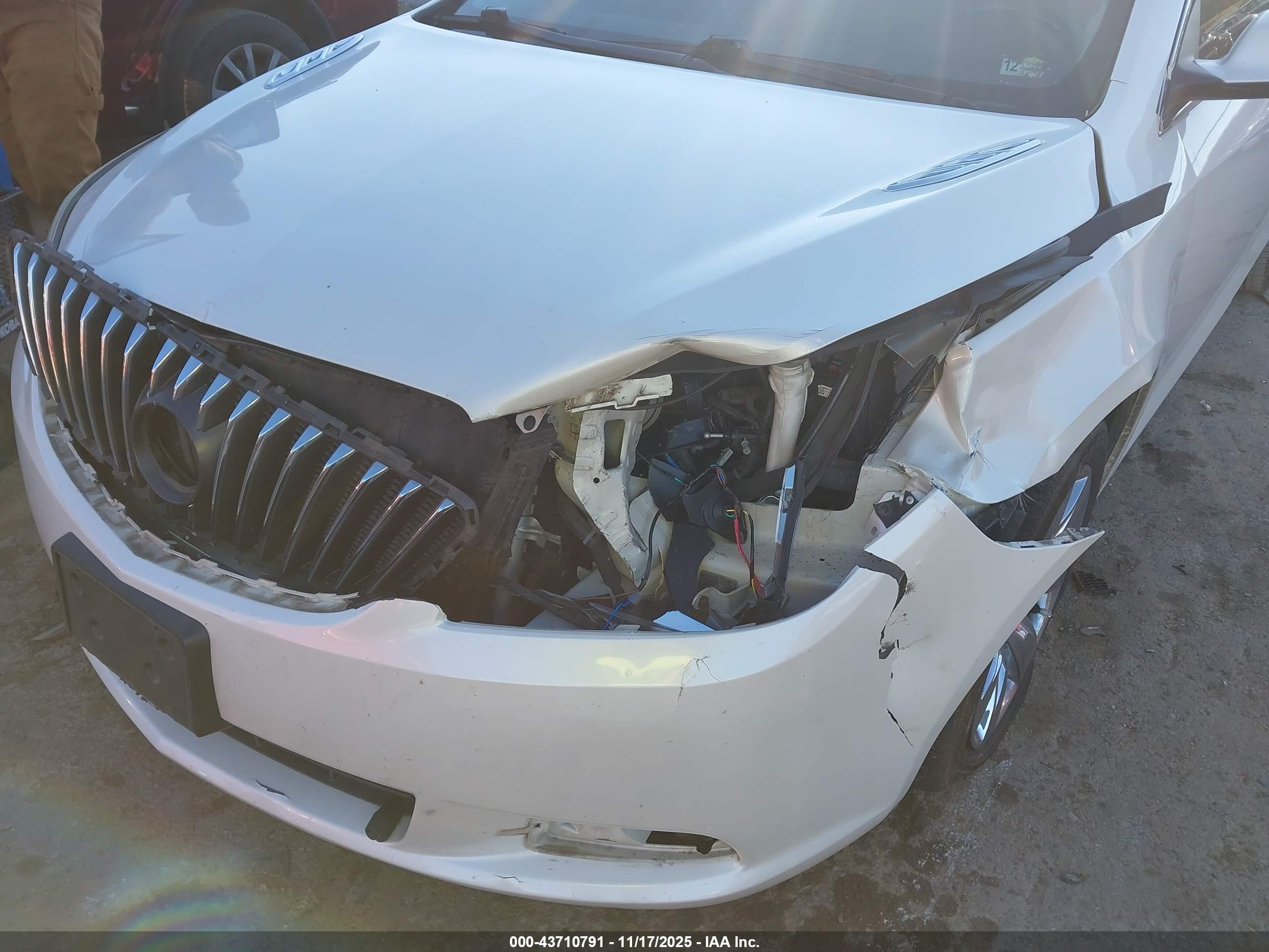 BUICK LACROSSE image 6