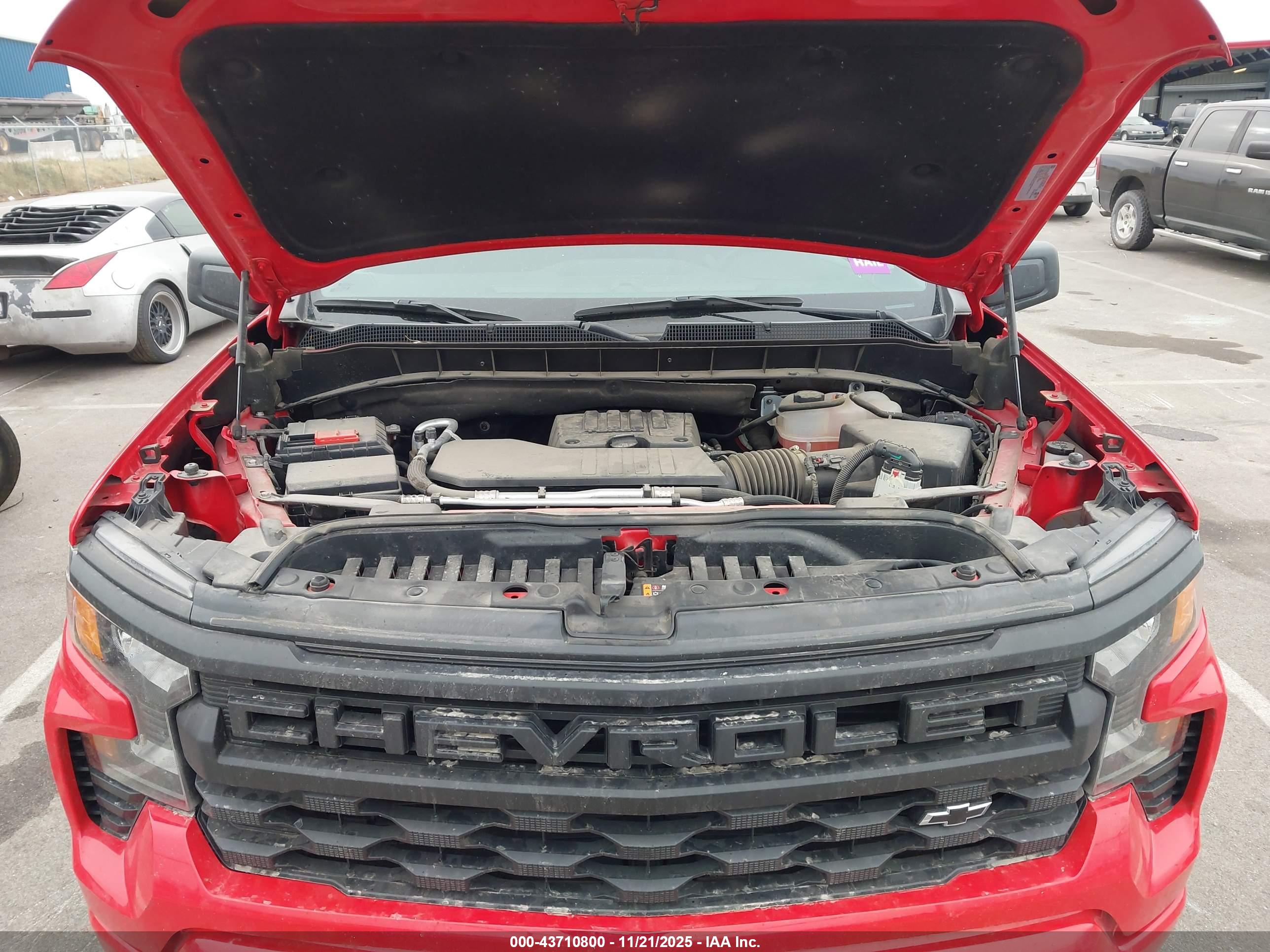 CHEVROLET SILVERADO image 10